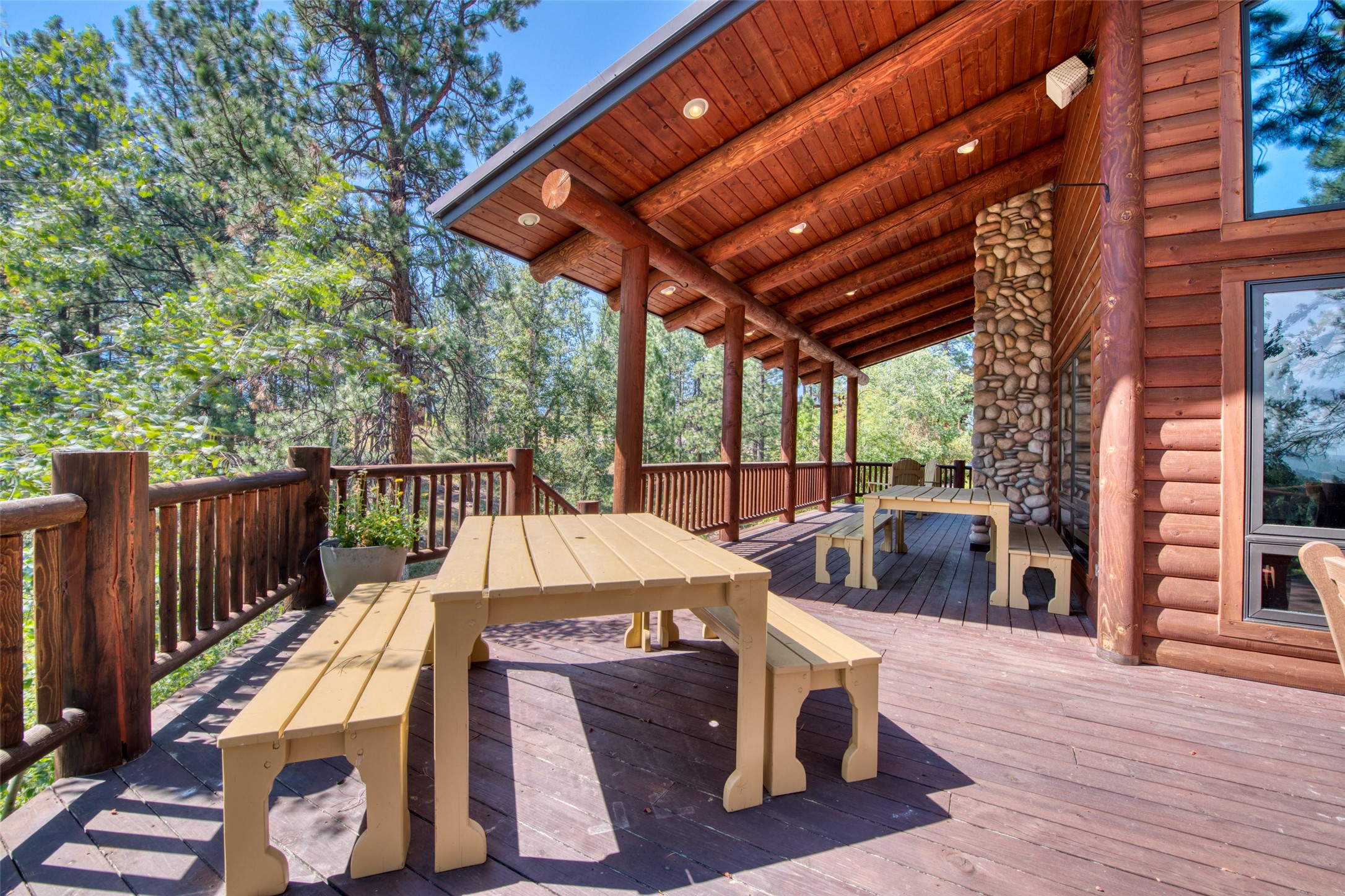 Darby, Montana 59829, United States, 12 Bedrooms Bedrooms, ,16 BathroomsBathrooms,Residential,Pending,61822