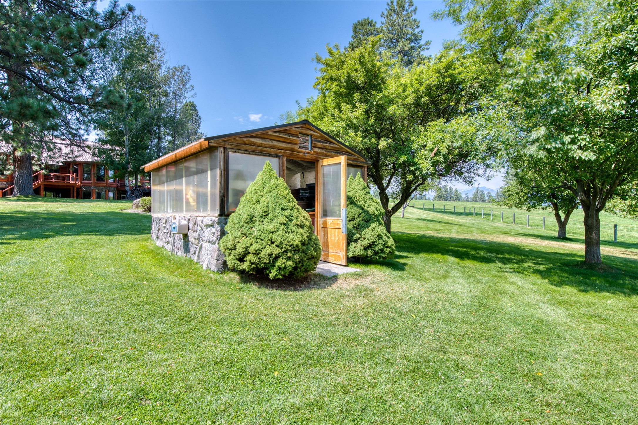 Darby, Montana 59829, United States, 12 Bedrooms Bedrooms, ,16 BathroomsBathrooms,Residential,Pending,61822