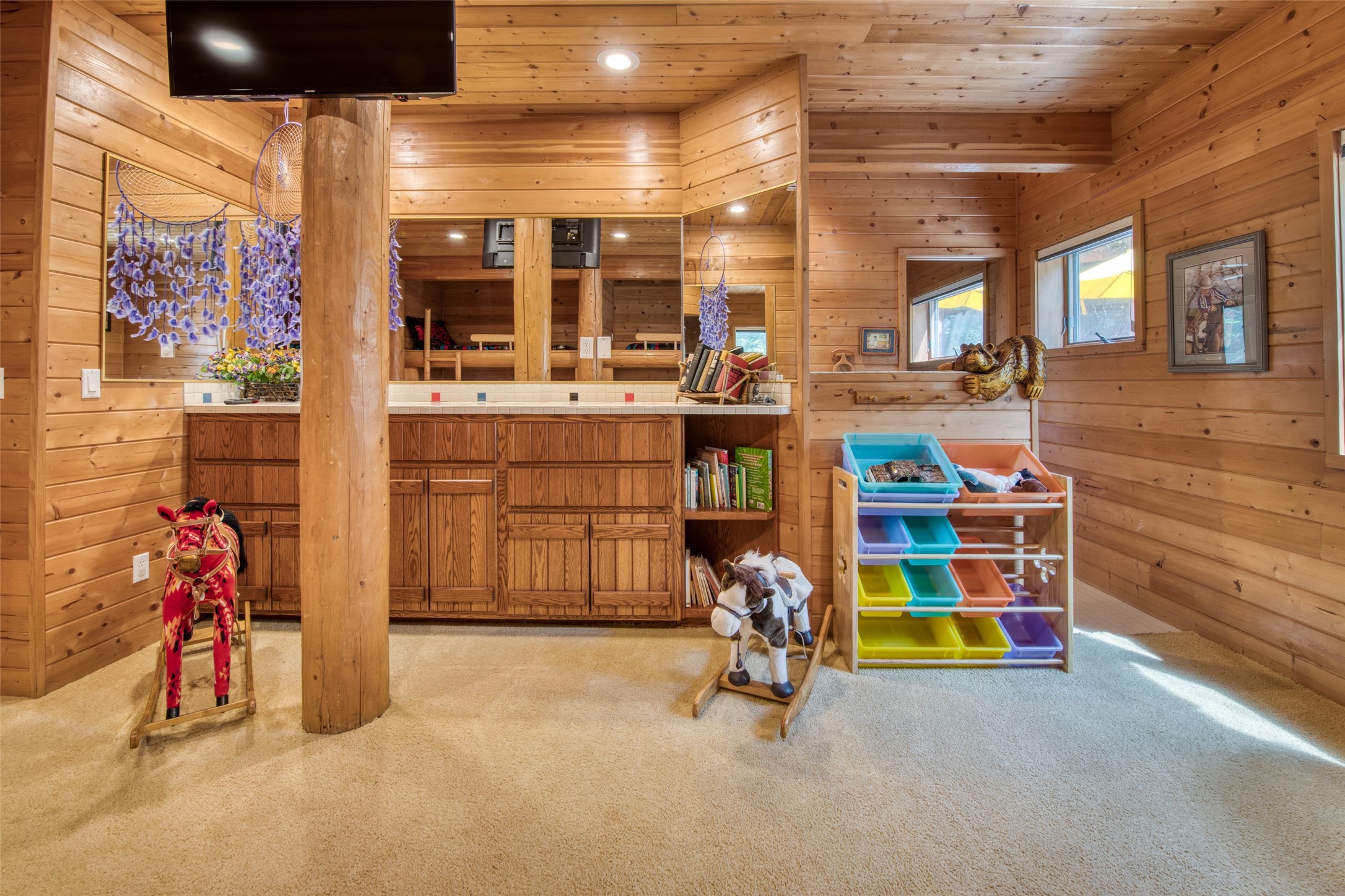 Darby, Montana 59829, United States, 12 Bedrooms Bedrooms, ,16 BathroomsBathrooms,Residential,Pending,61822