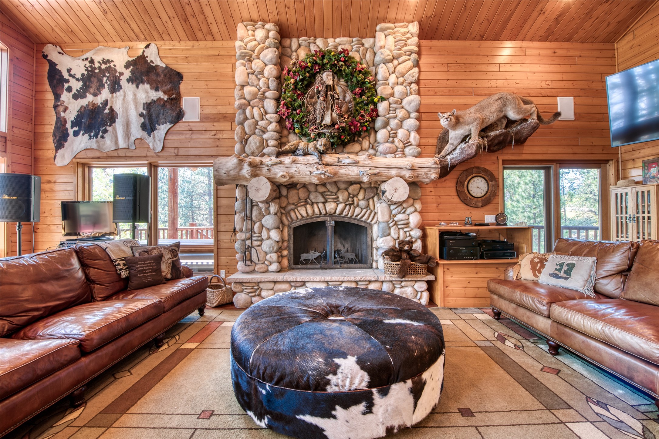 Darby, Montana 59829, United States, 12 Bedrooms Bedrooms, ,16 BathroomsBathrooms,Residential,Pending,61822