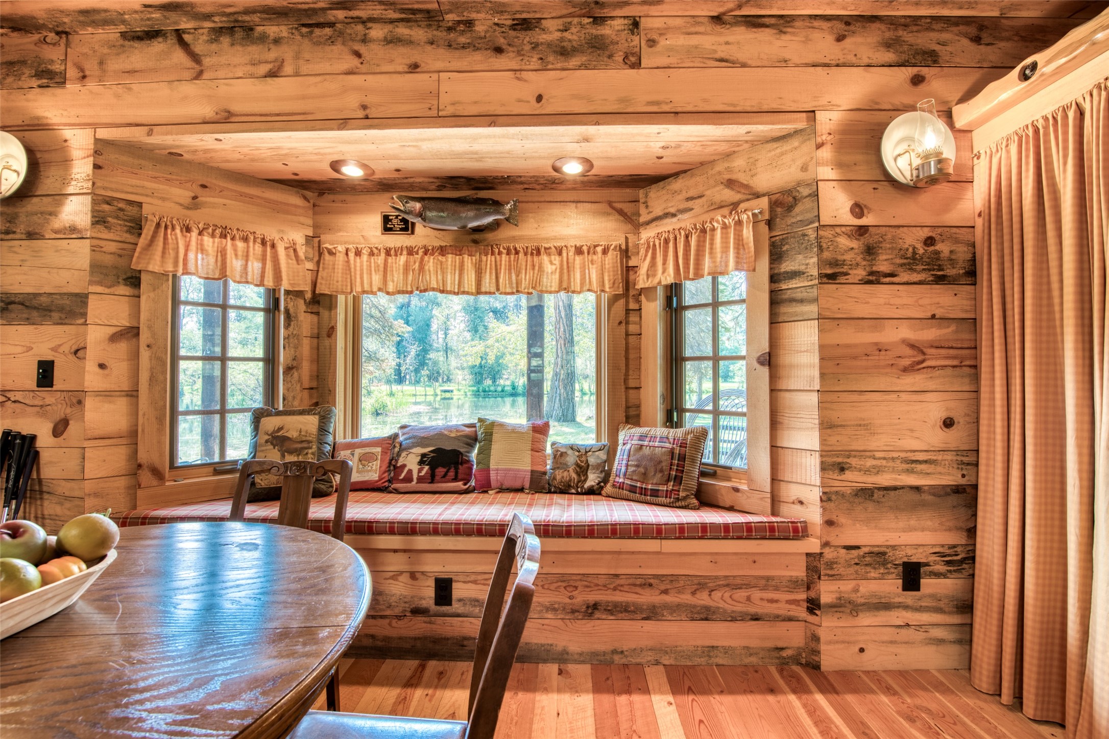 Darby, Montana 59829, United States, 12 Bedrooms Bedrooms, ,16 BathroomsBathrooms,Residential,Pending,61822