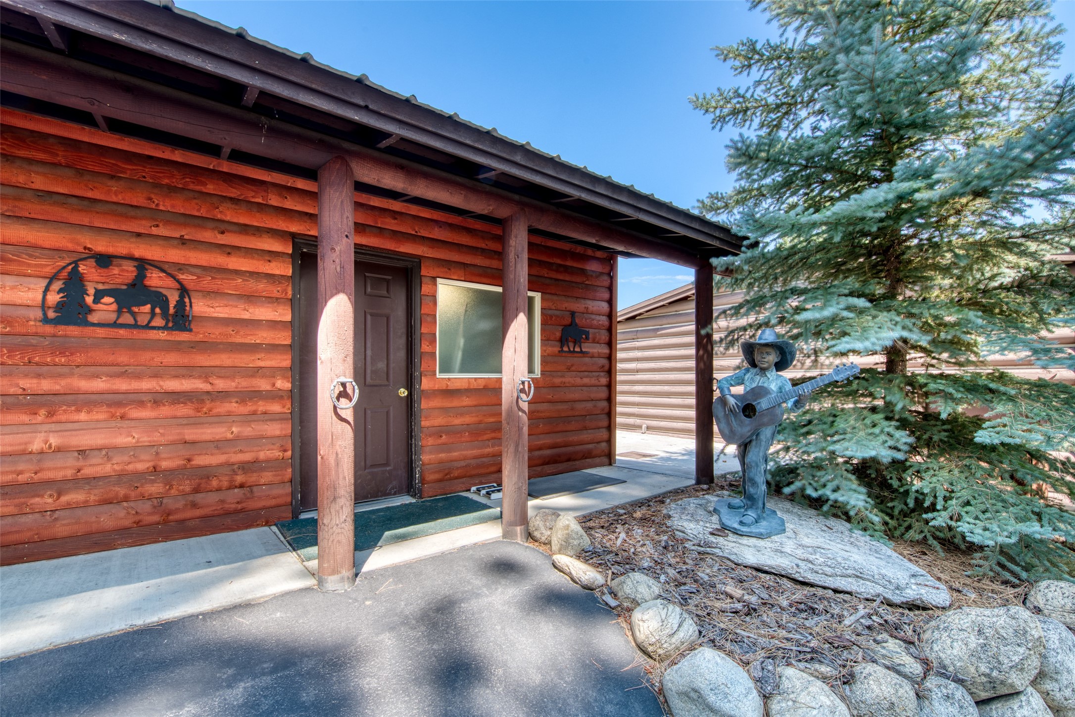 Darby, Montana 59829, United States, 12 Bedrooms Bedrooms, ,16 BathroomsBathrooms,Residential,Pending,61822