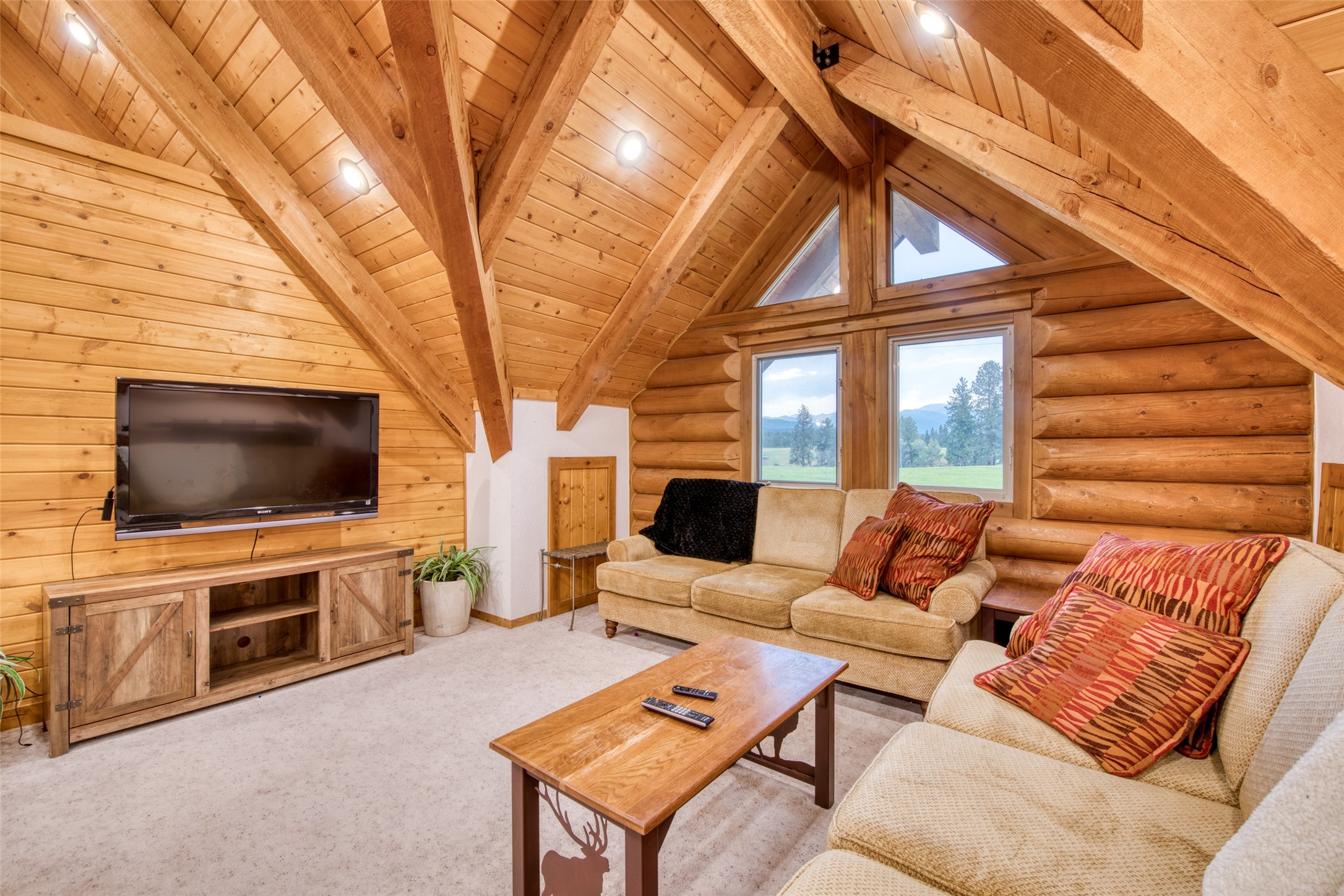 Darby, Montana 59829, United States, 12 Bedrooms Bedrooms, ,16 BathroomsBathrooms,Residential,Pending,61822