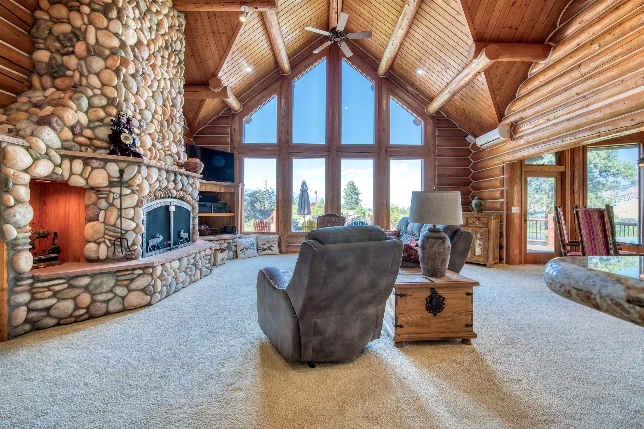 Darby, Montana 59829, United States, 12 Bedrooms Bedrooms, ,16 BathroomsBathrooms,Residential,Pending,61822