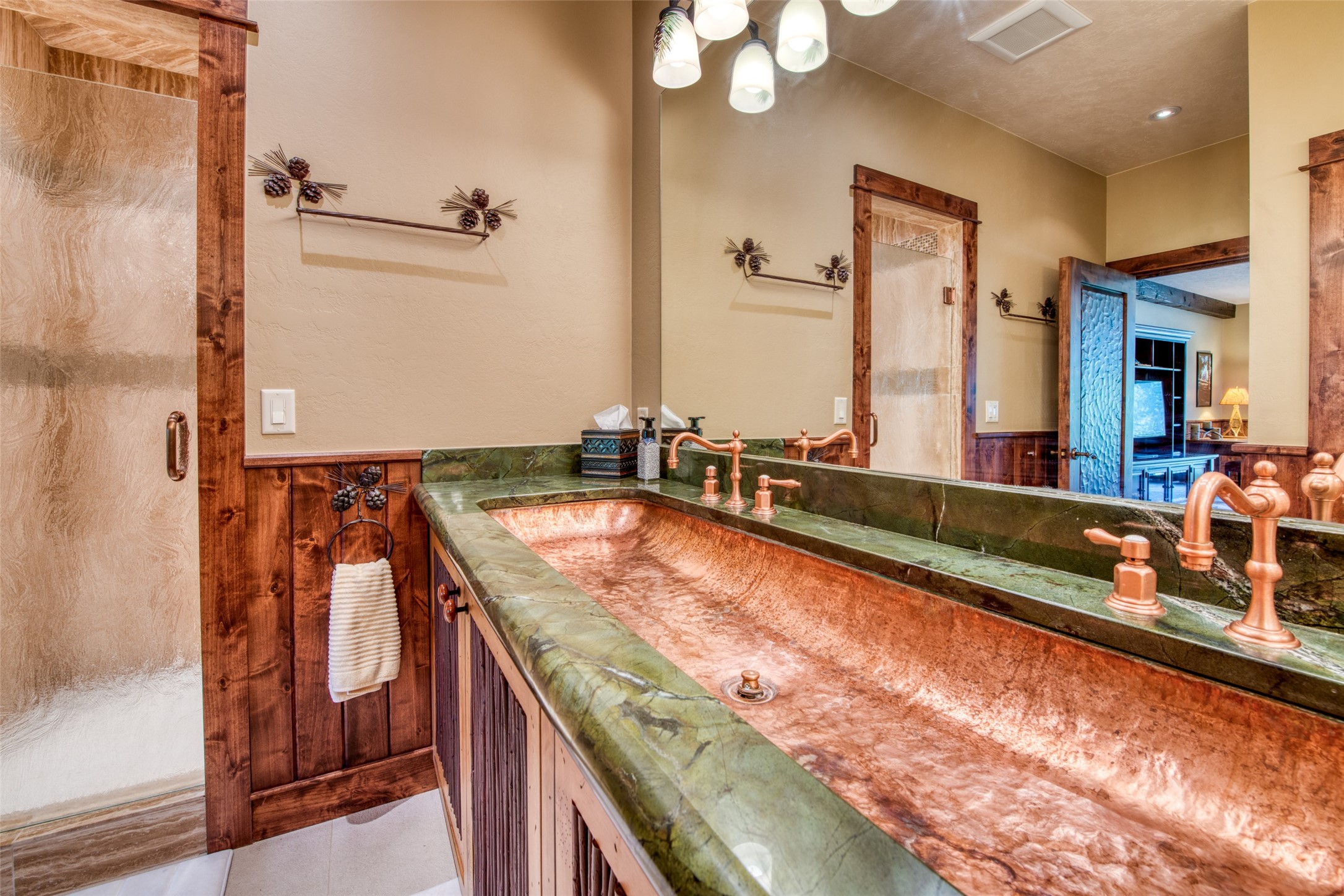 Darby, Montana 59829, United States, 12 Bedrooms Bedrooms, ,16 BathroomsBathrooms,Residential,Pending,61822