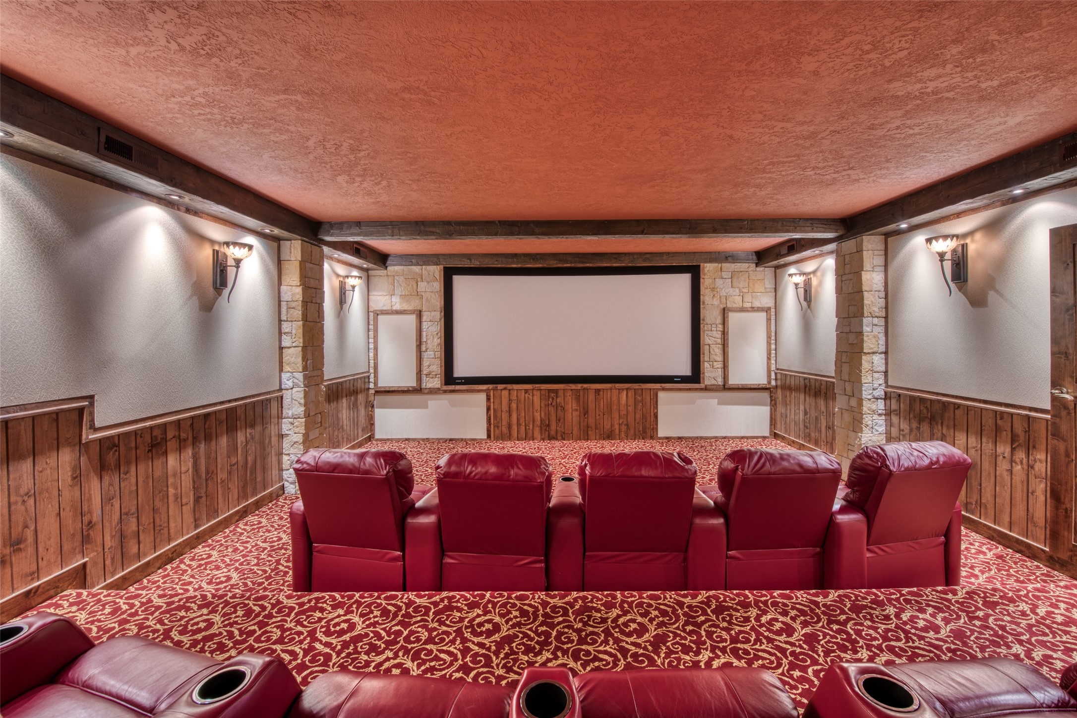 Darby, Montana 59829, United States, 12 Bedrooms Bedrooms, ,16 BathroomsBathrooms,Residential,Pending,61822