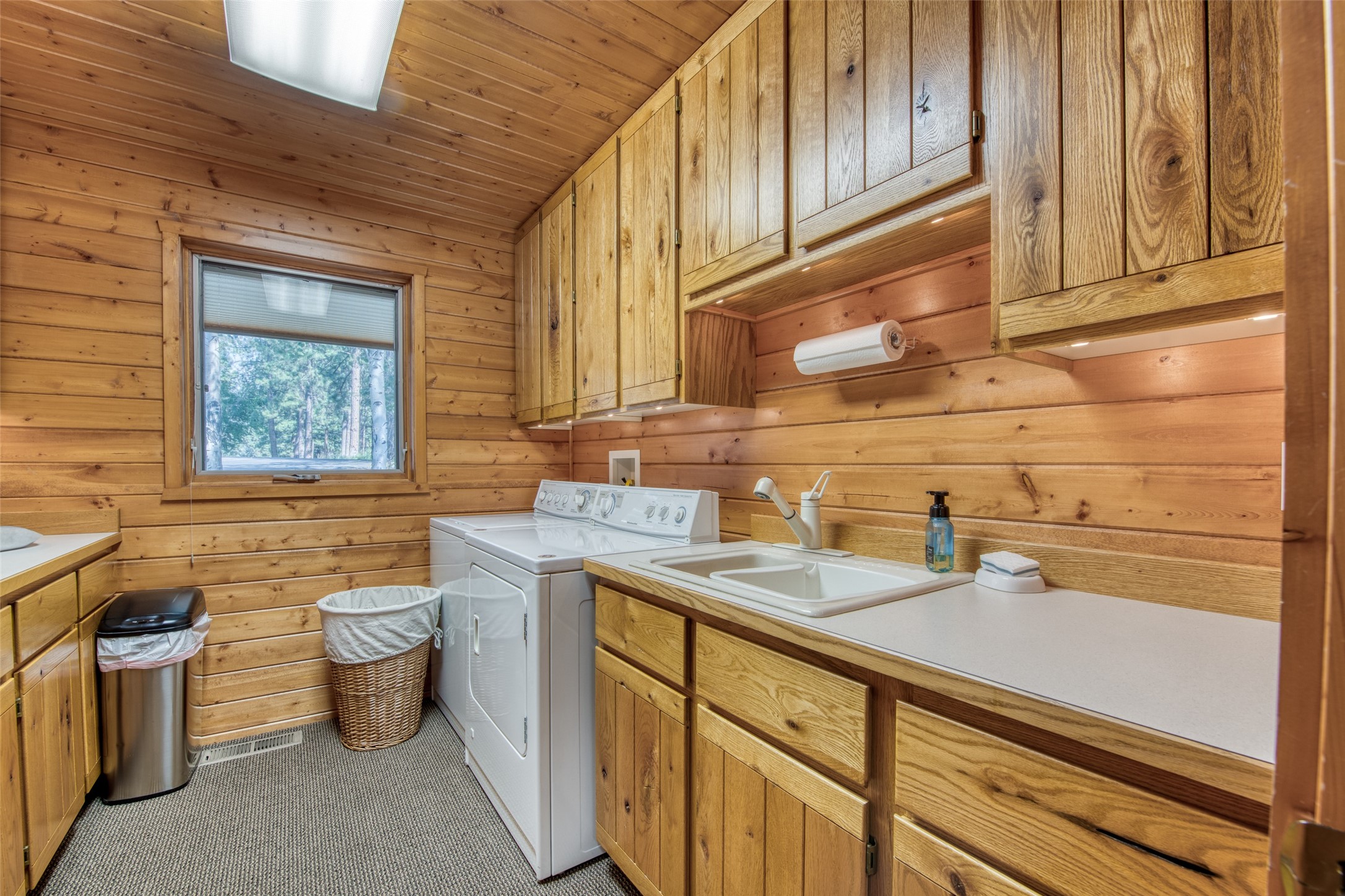 Darby, Montana 59829, United States, 12 Bedrooms Bedrooms, ,16 BathroomsBathrooms,Residential,Pending,61822