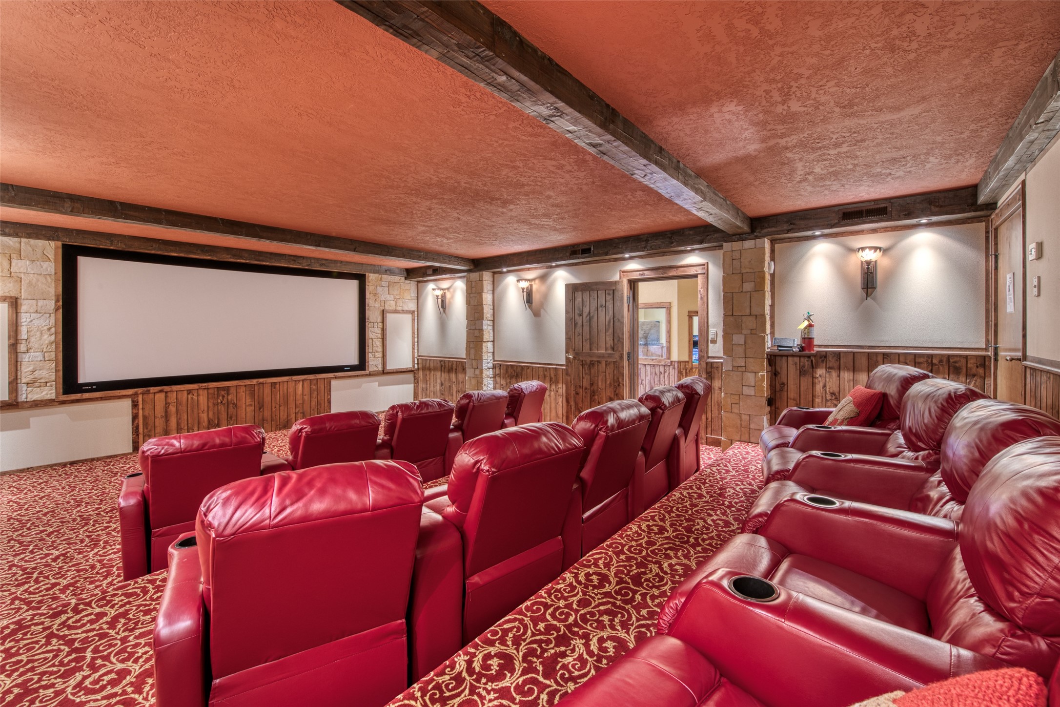 Darby, Montana 59829, United States, 12 Bedrooms Bedrooms, ,16 BathroomsBathrooms,Residential,Pending,61822