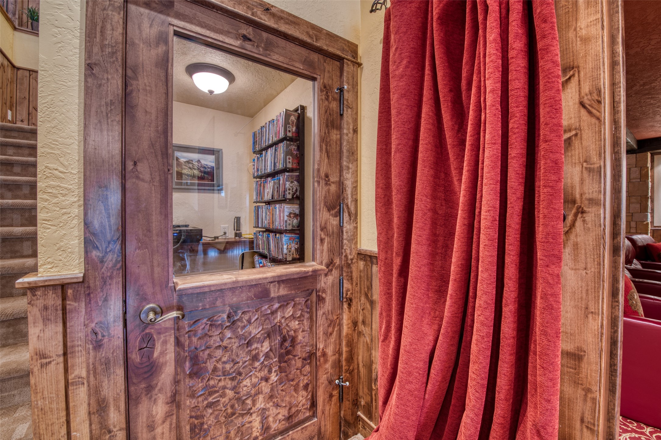 Darby, Montana 59829, United States, 12 Bedrooms Bedrooms, ,16 BathroomsBathrooms,Residential,Pending,61822