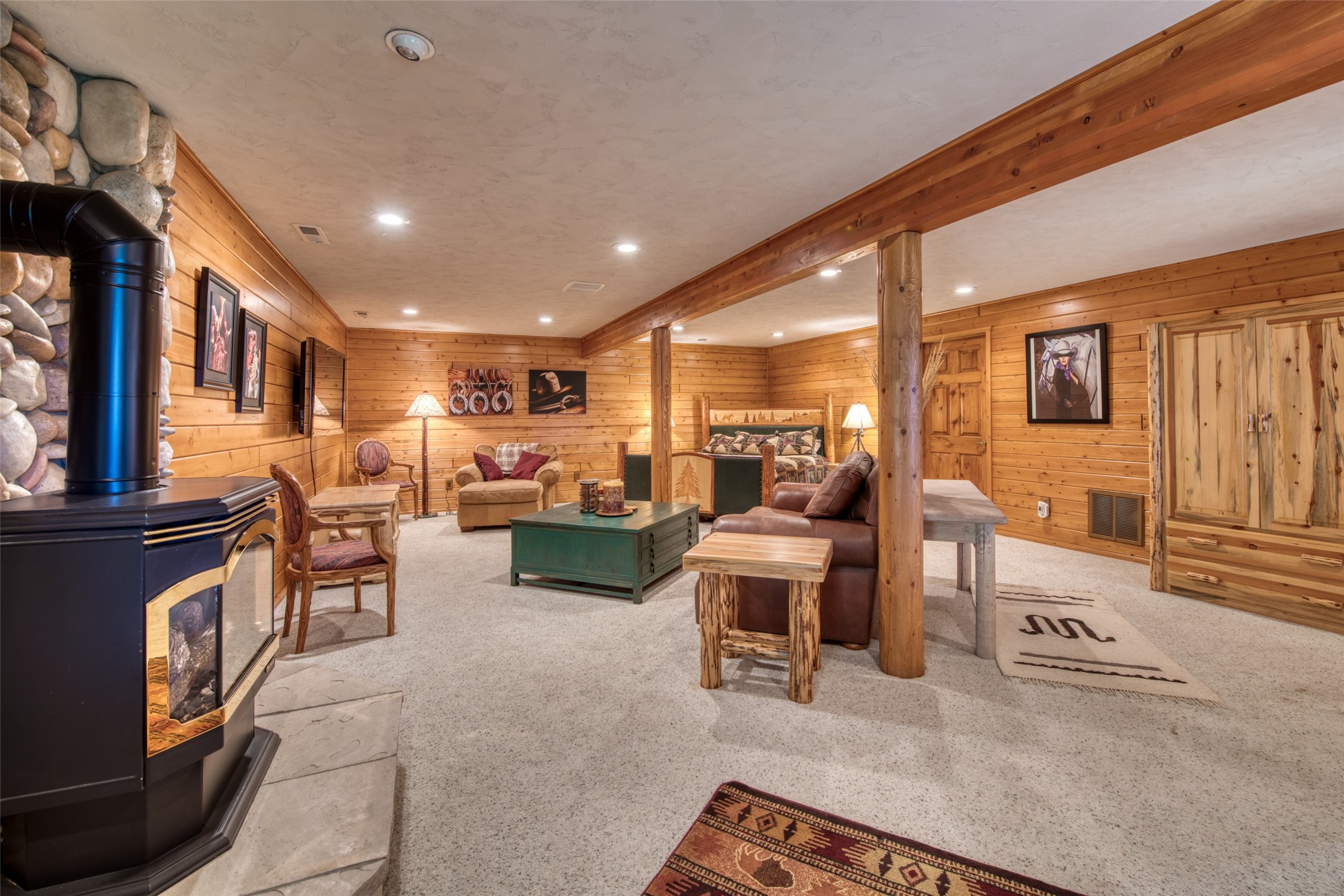 Darby, Montana 59829, United States, 12 Bedrooms Bedrooms, ,16 BathroomsBathrooms,Residential,Pending,61822