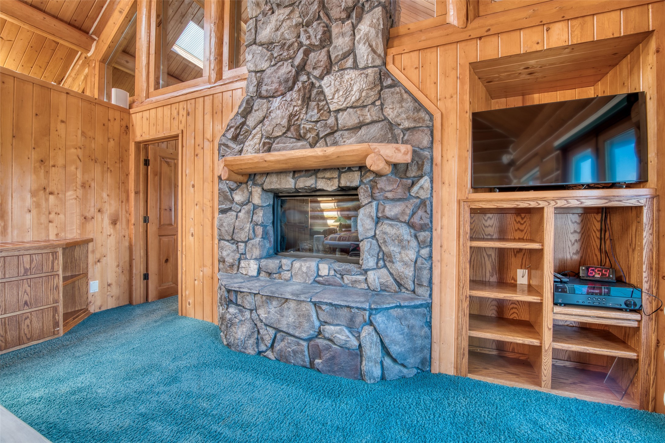 Darby, Montana 59829, United States, 12 Bedrooms Bedrooms, ,16 BathroomsBathrooms,Residential,Pending,61822