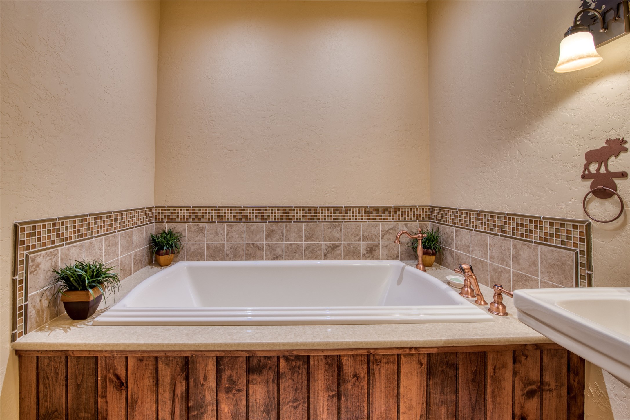 Darby, Montana 59829, United States, 12 Bedrooms Bedrooms, ,16 BathroomsBathrooms,Residential,Pending,61822