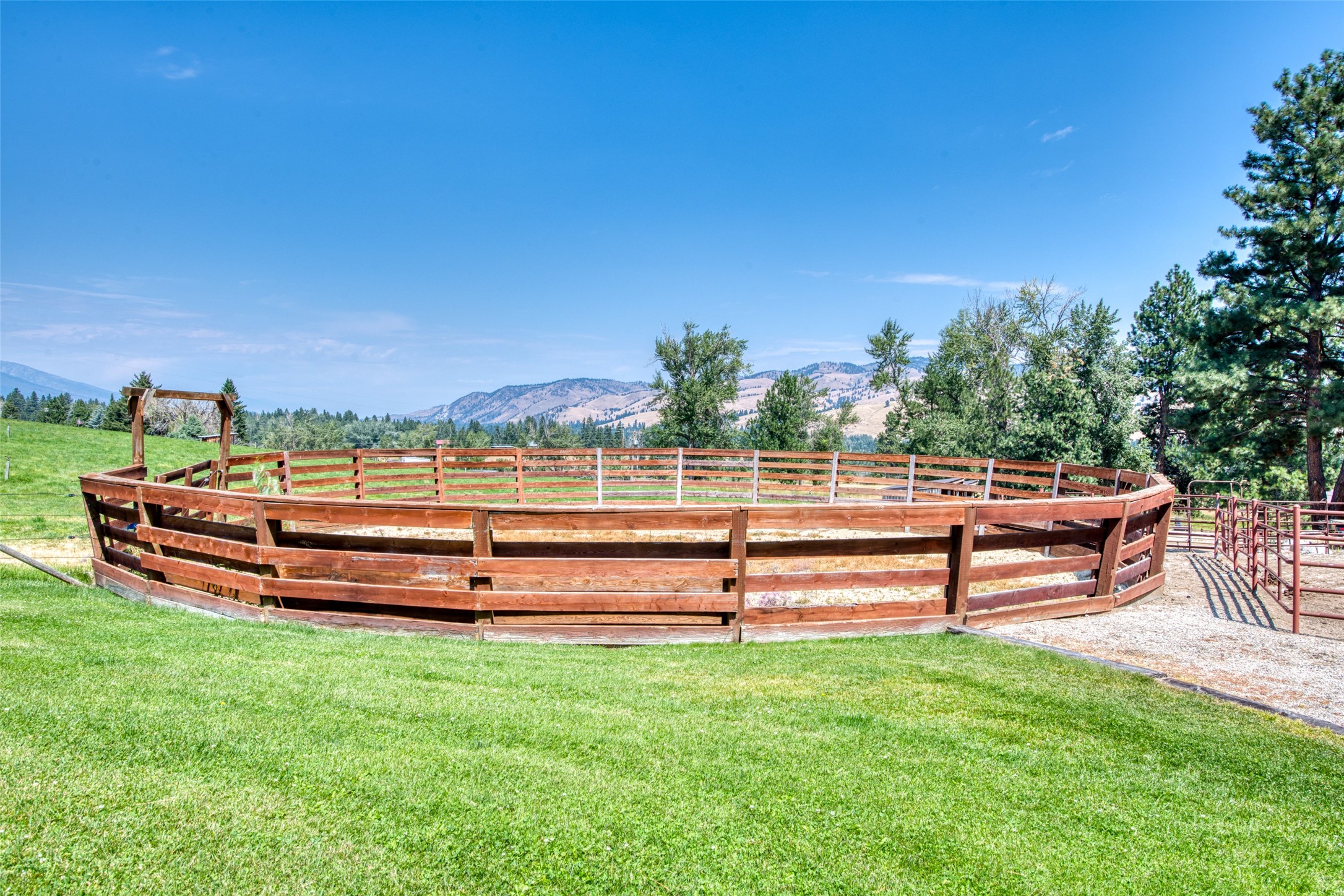 Darby, Montana 59829, United States, 12 Bedrooms Bedrooms, ,16 BathroomsBathrooms,Residential,Pending,61822