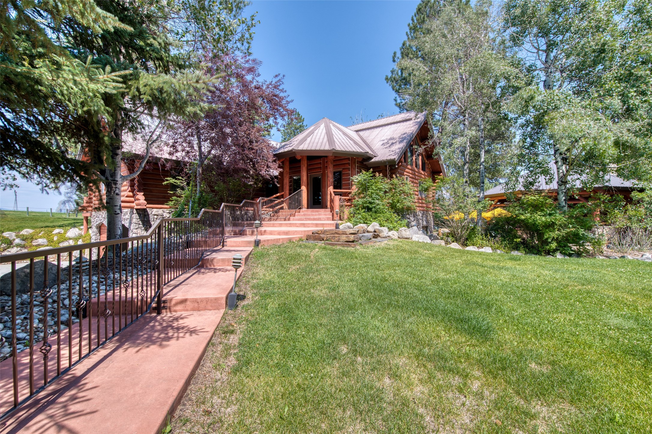 Darby, Montana 59829, United States, 12 Bedrooms Bedrooms, ,16 BathroomsBathrooms,Residential,Pending,61822