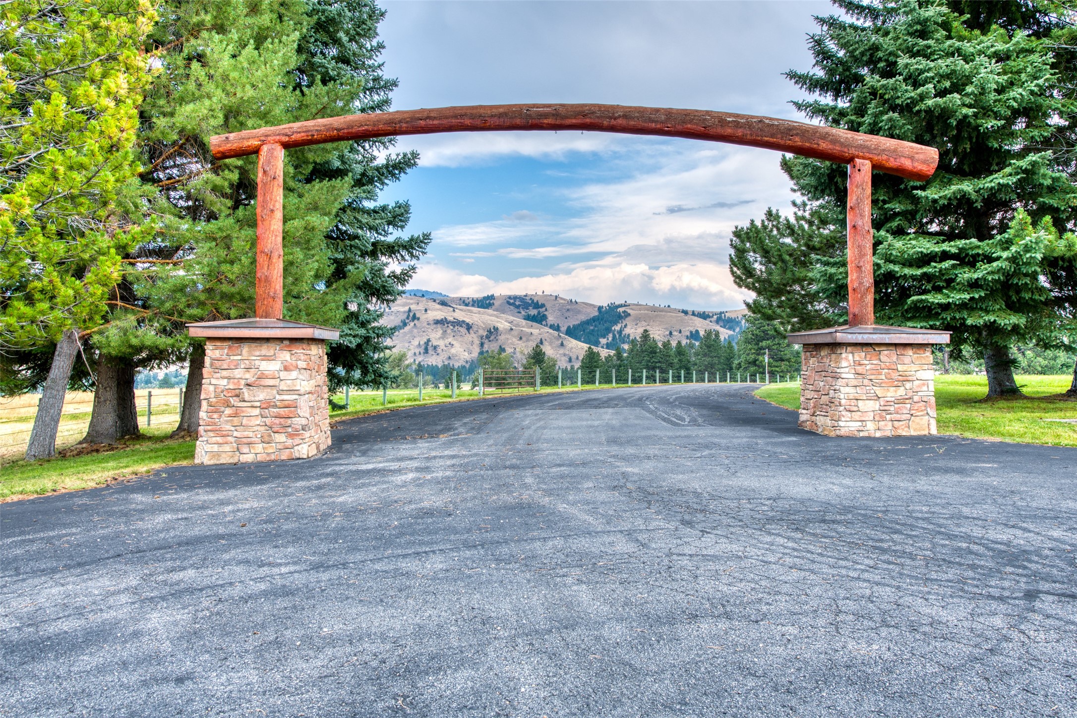 Darby, Montana 59829, United States, 12 Bedrooms Bedrooms, ,16 BathroomsBathrooms,Residential,Pending,61822