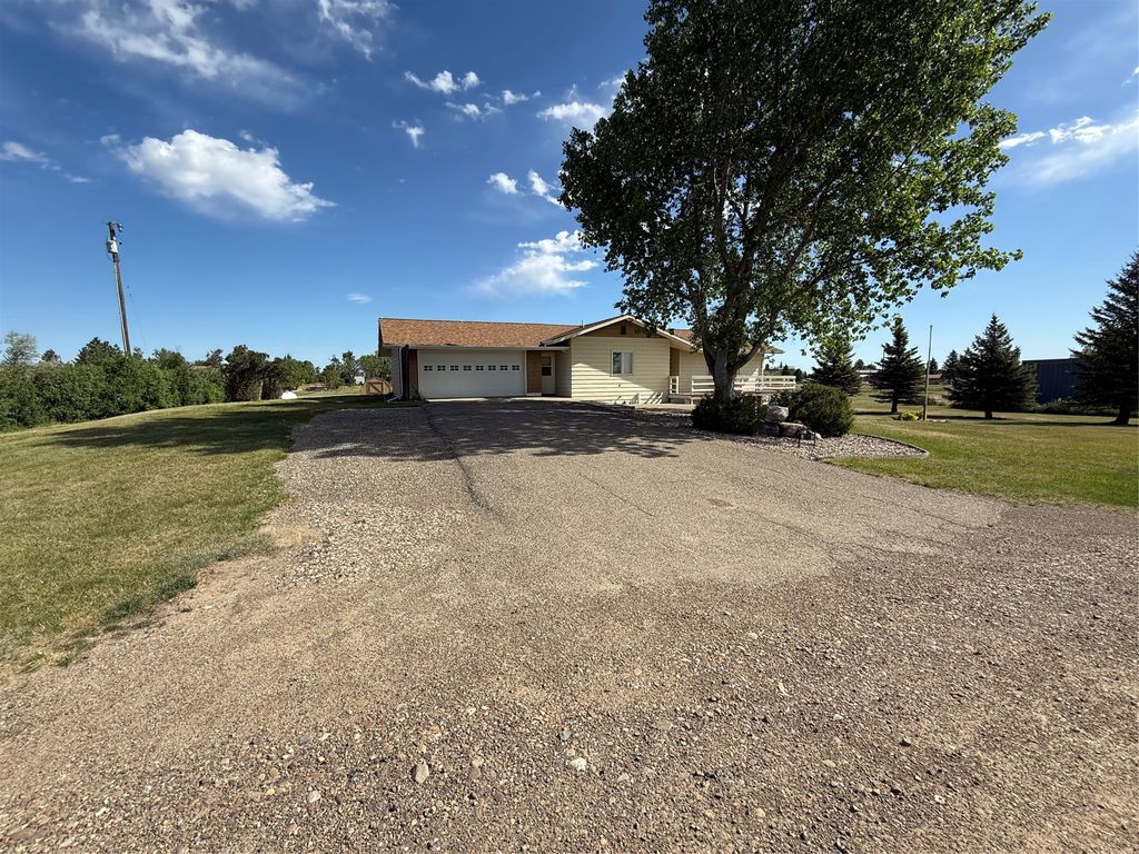 Photo of 404 Flagler Avenue, Geraldine, MT 59446 (MLS # 30071934)