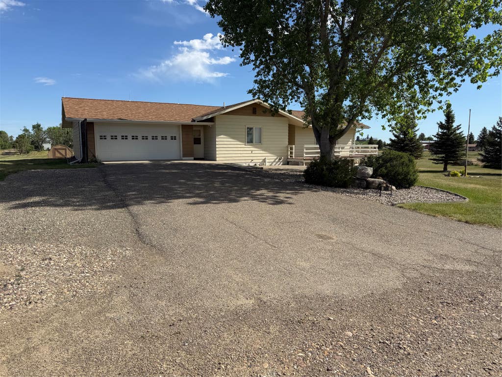 Photo of 404 Flagler Avenue, Geraldine, MT 59446 (MLS # 30071934)