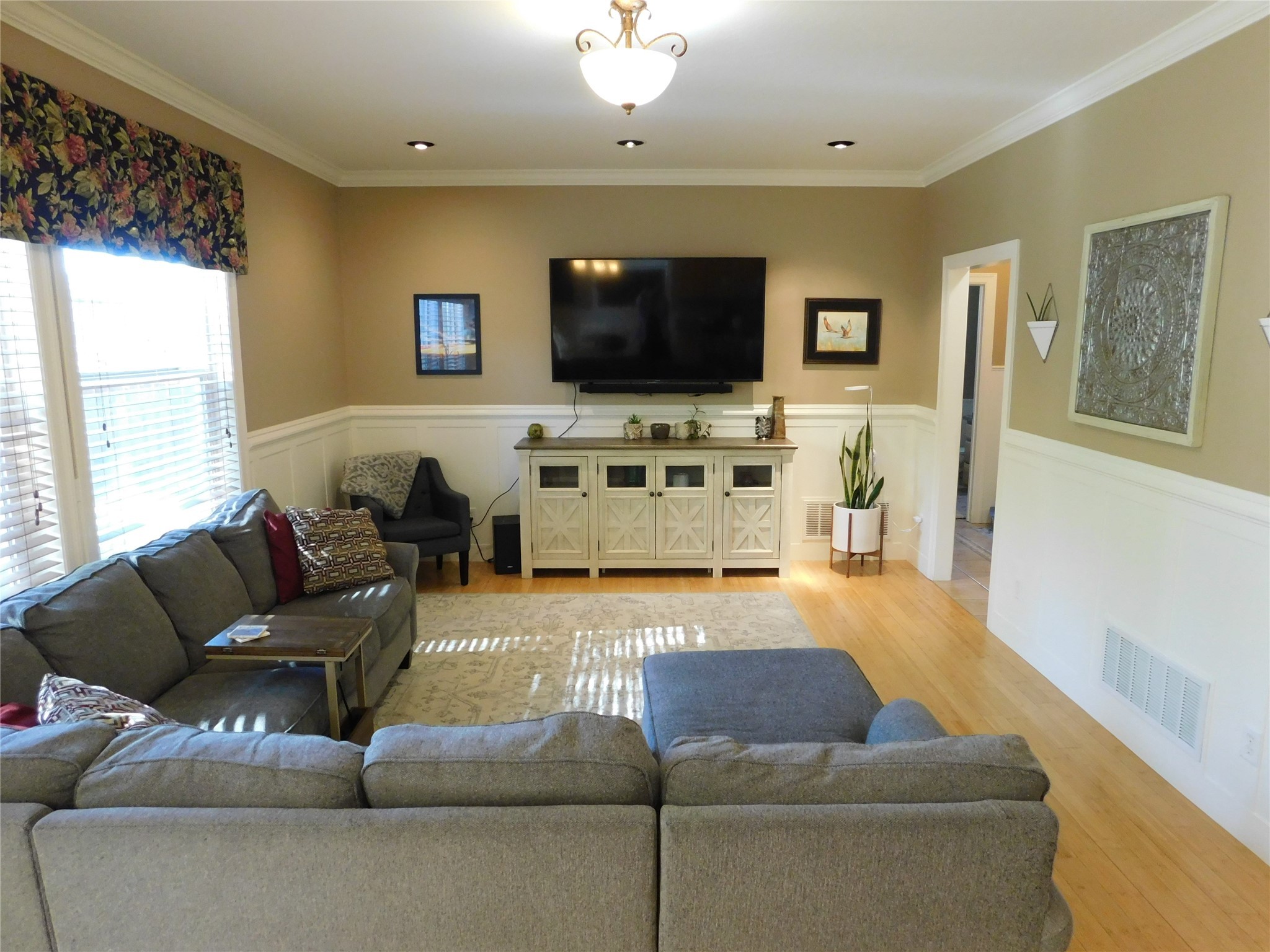 Missoula, Montana 59803, United States, 6 Bedrooms Bedrooms, ,4 BathroomsBathrooms,Residential,Pending,55805