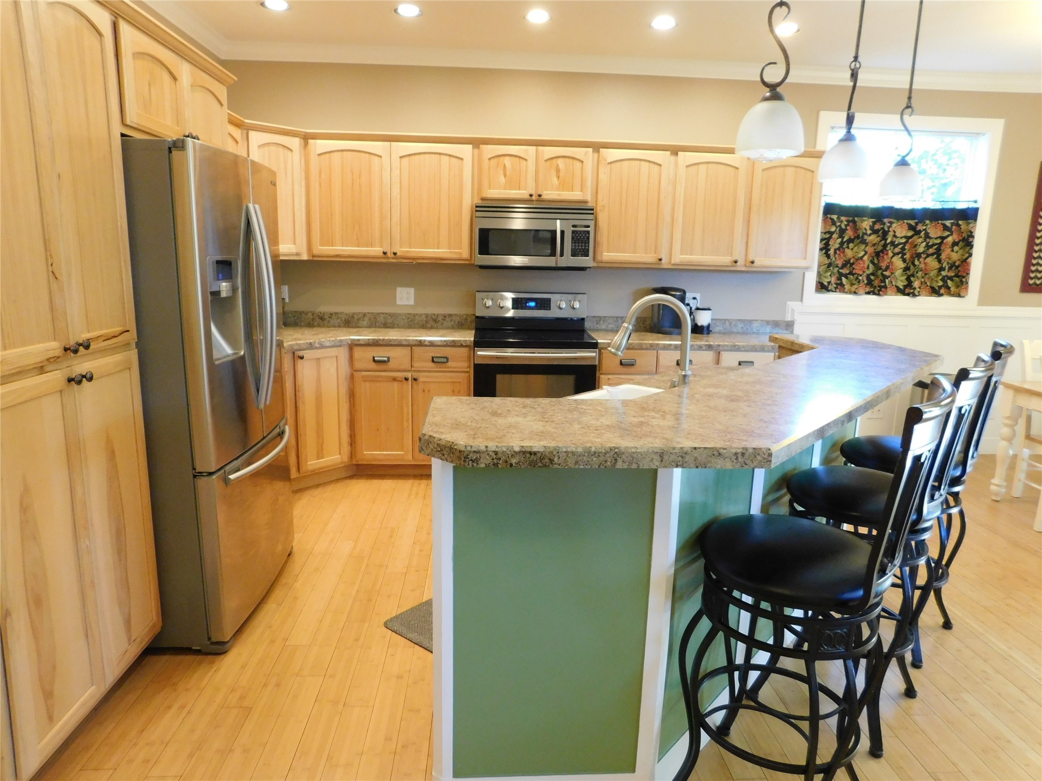 Missoula, Montana 59803, United States, 6 Bedrooms Bedrooms, ,4 BathroomsBathrooms,Residential,Pending,55805