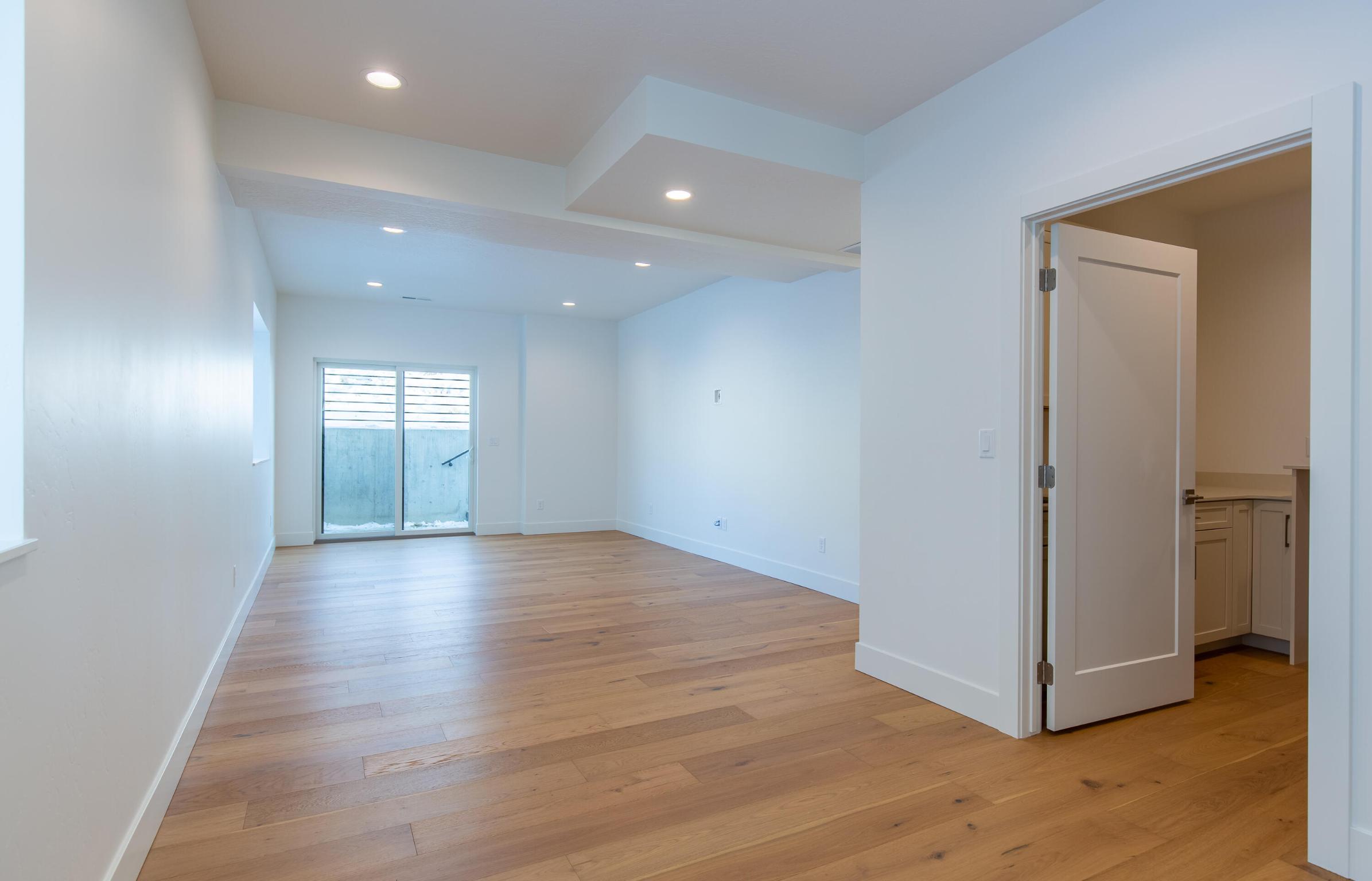 Missoula, Montana 59808, United States, 3 Bedrooms Bedrooms, ,3 BathroomsBathrooms,Residential,Pending,65831