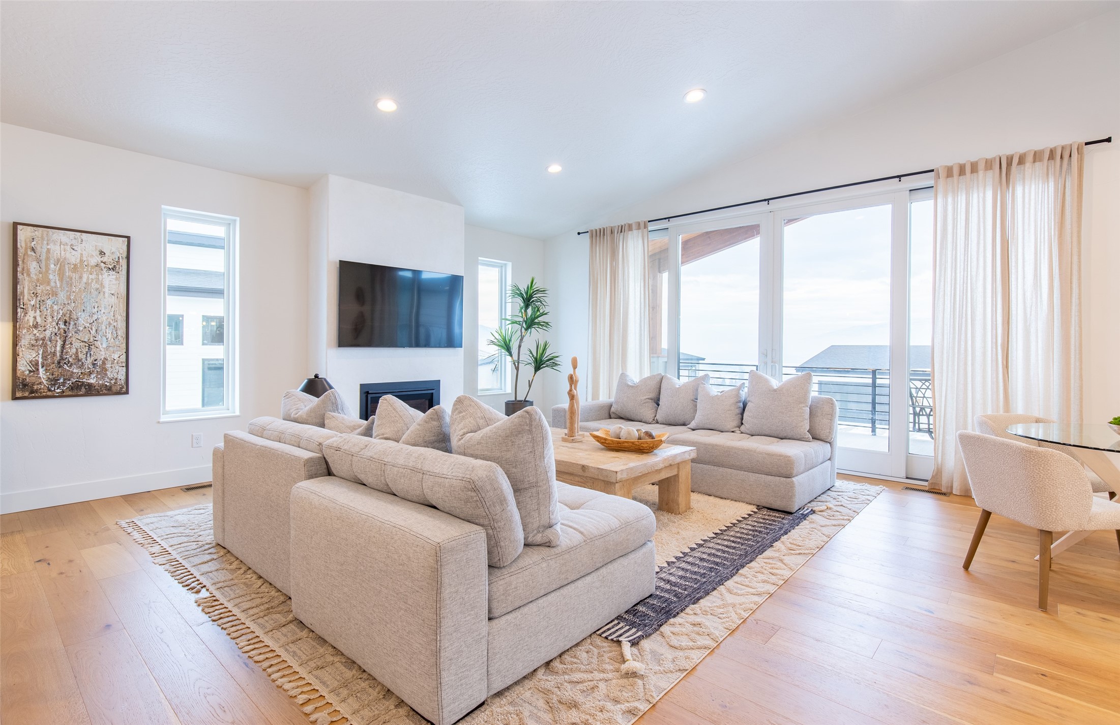 Missoula, Montana 59808, United States, 3 Bedrooms Bedrooms, ,3 BathroomsBathrooms,Residential,Pending,65831