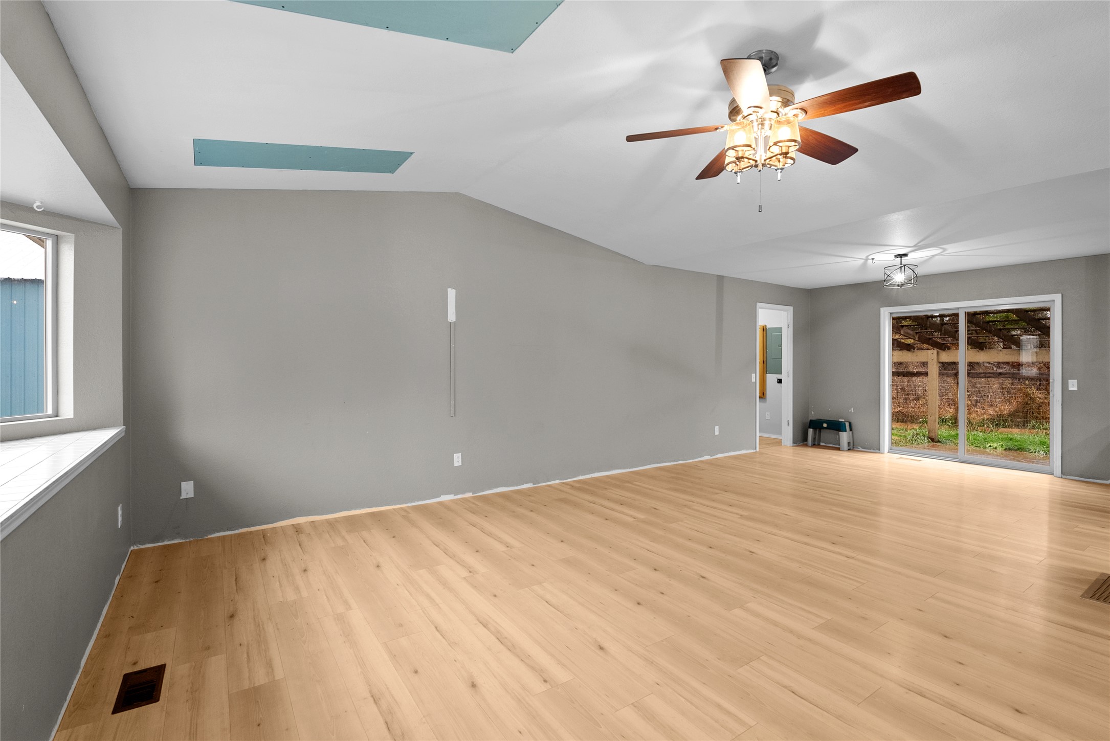 Bigfork, Montana 59911, United States, 4 Bedrooms Bedrooms, ,2 BathroomsBathrooms,Residential,Active,44173