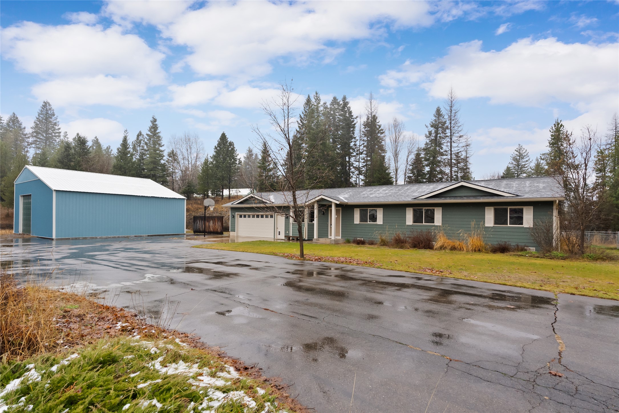 Bigfork, Montana 59911, United States, 4 Bedrooms Bedrooms, ,2 BathroomsBathrooms,Residential,Active,44173