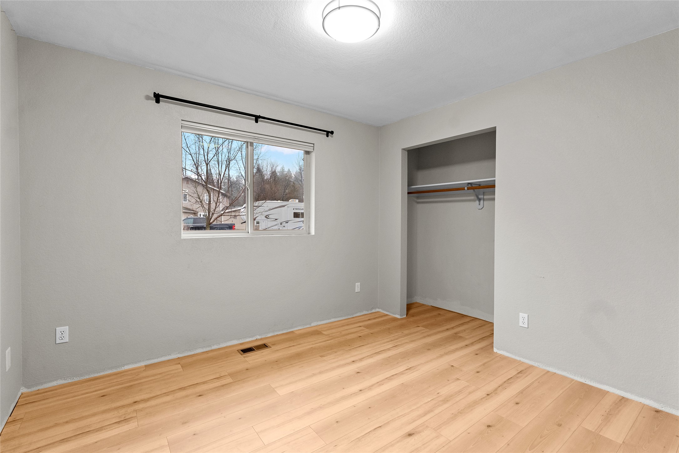 Bigfork, Montana 59911, United States, 4 Bedrooms Bedrooms, ,2 BathroomsBathrooms,Residential,Active,44173