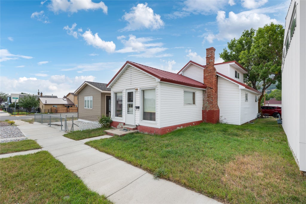 Photo of 919 E Commercial Avenue, Anaconda, MT 59711 (MLS # 30079746)