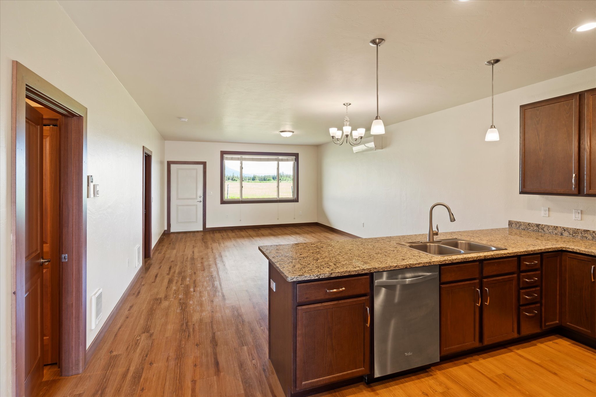 525 Eisenhower Street SE 525