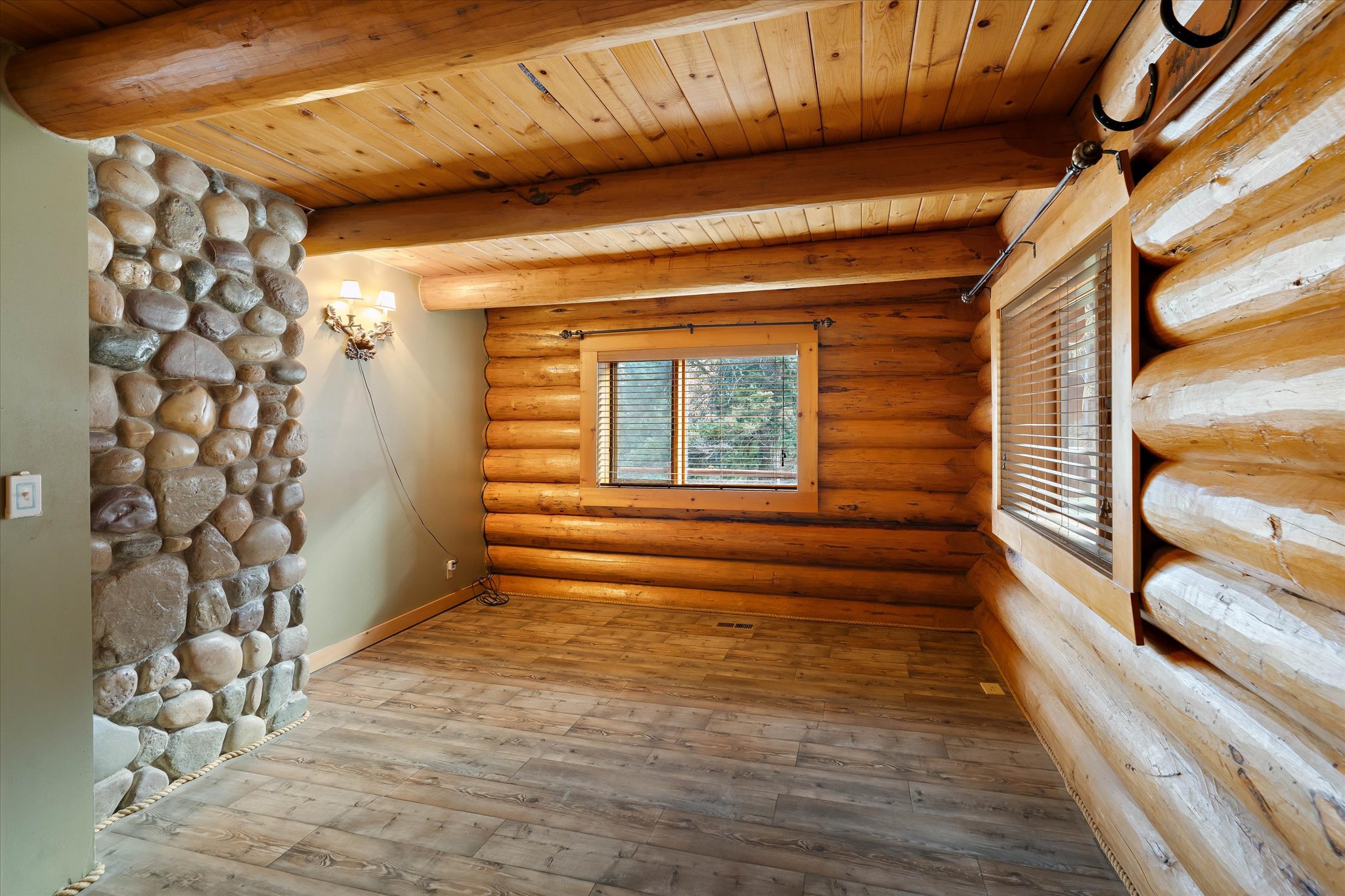 Rexford, Montana 59930, United States, 3 Bedrooms Bedrooms, ,2 BathroomsBathrooms,Residential,Active,240704