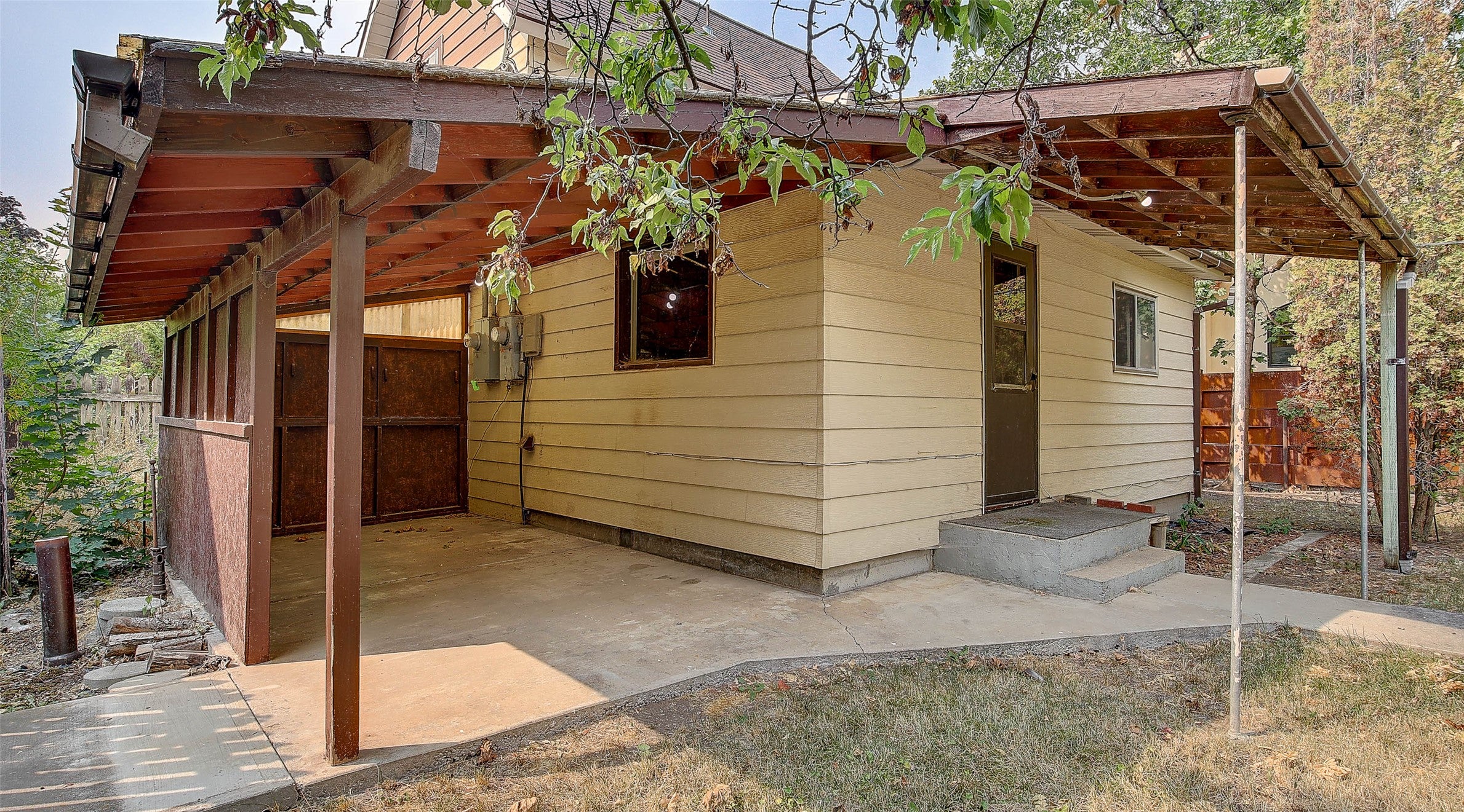 628 S 1st Street W