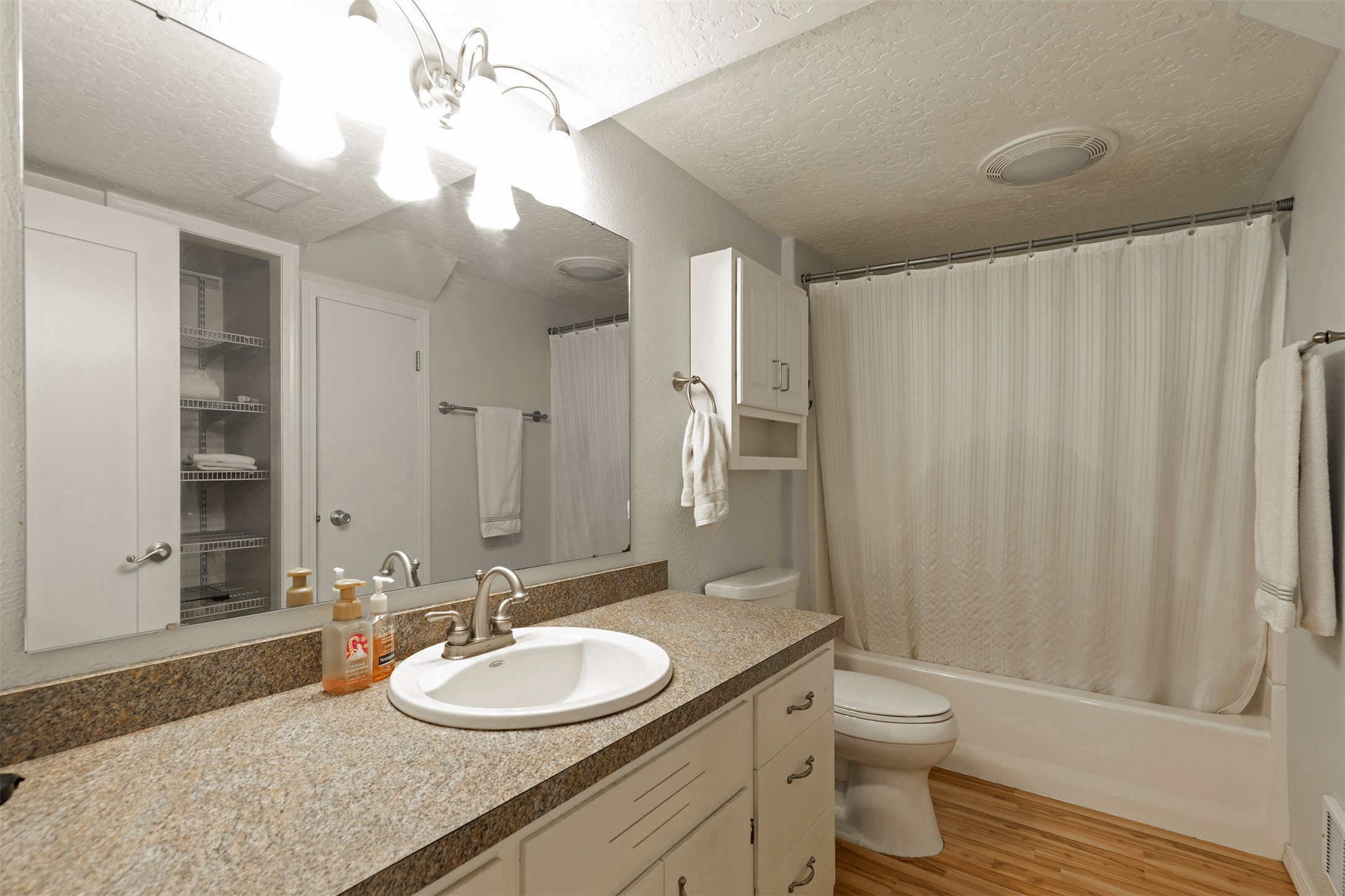 Lolo, Montana 59847, United States, 5 Bedrooms Bedrooms, ,2 BathroomsBathrooms,Residential,Pending,125199