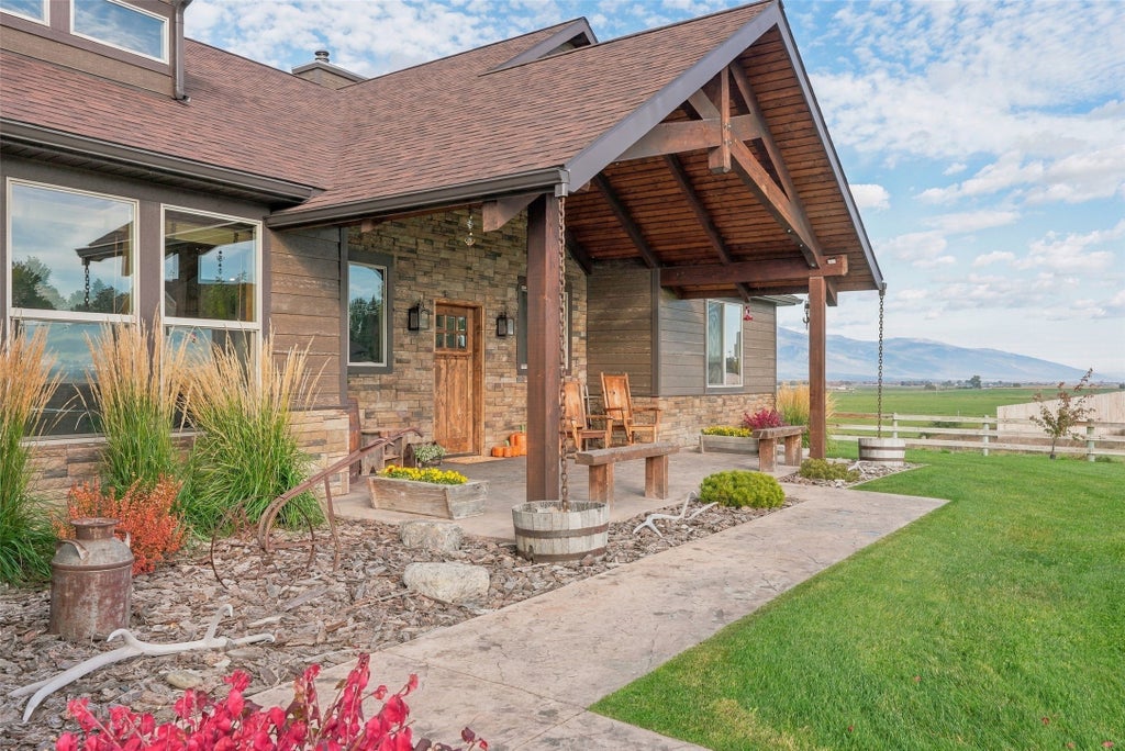 Photo of 2015 View Lane, Corvallis, MT 59828 (MLS # 30079393)