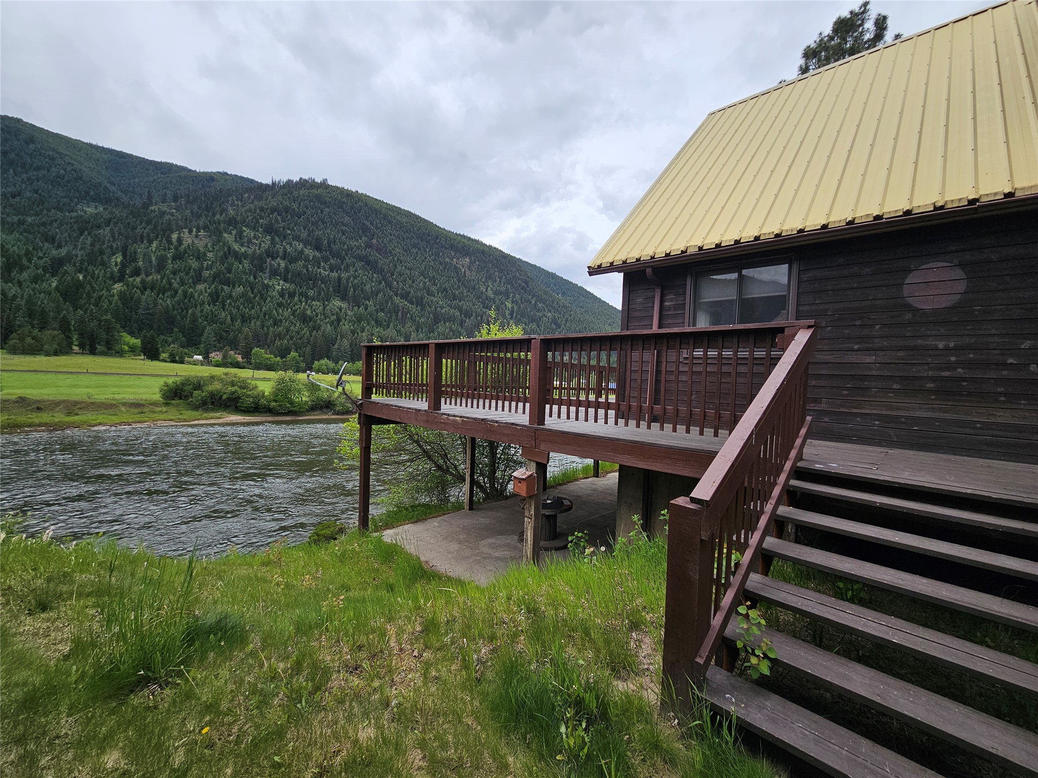 4743 Sloway Frontage Road