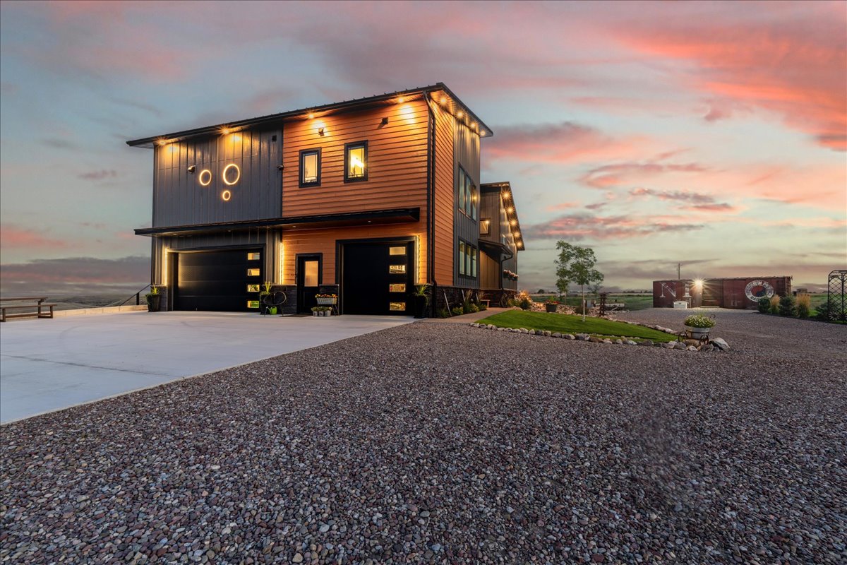 1587 Highway 431