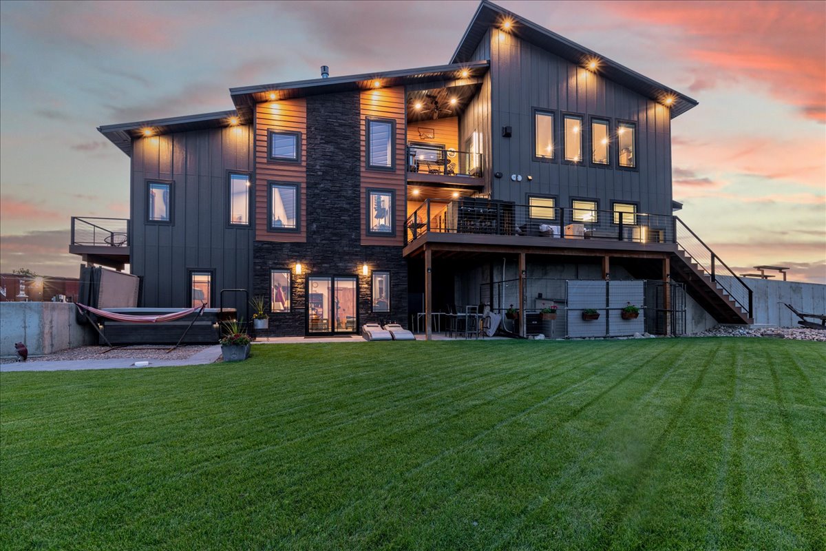 1587 Highway 431