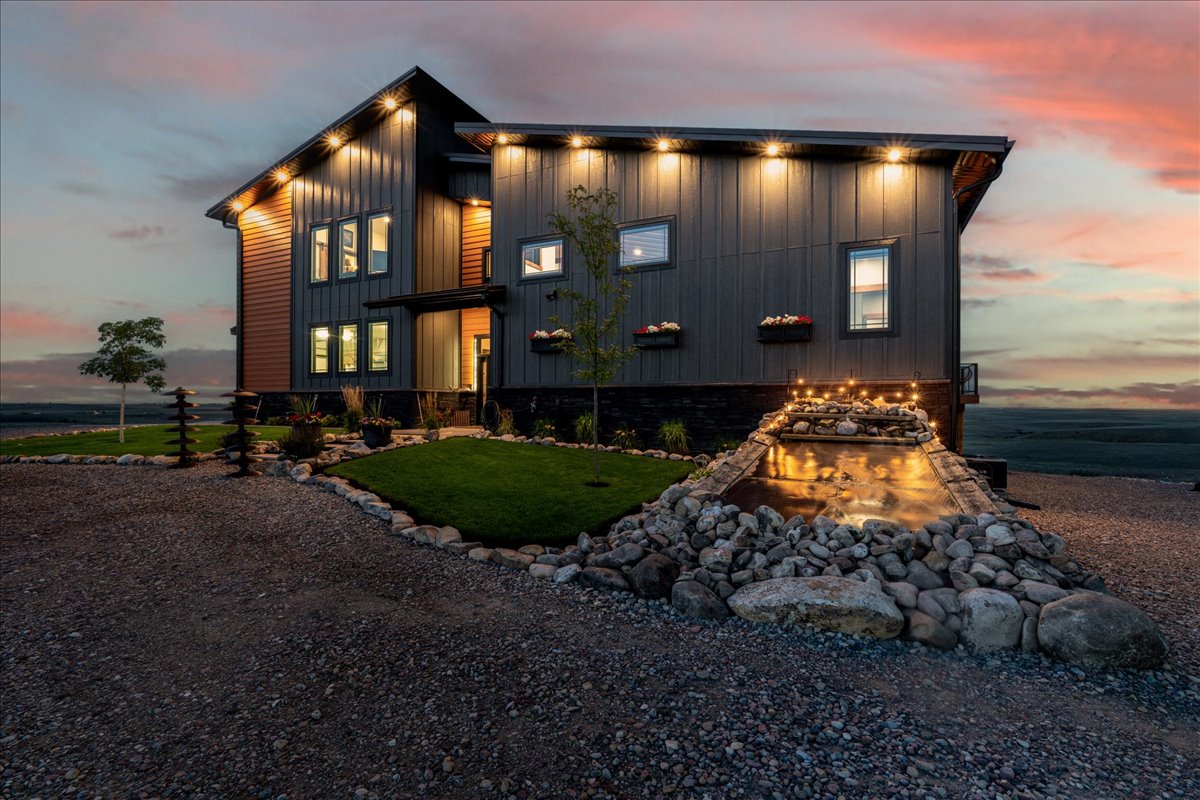 1587 Highway 431
