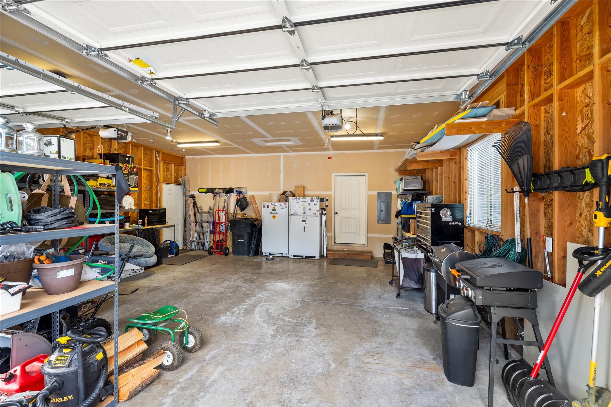 Bigfork, Montana 59911, United States, 4 Bedrooms Bedrooms, ,3 BathroomsBathrooms,Residential,Active,81807