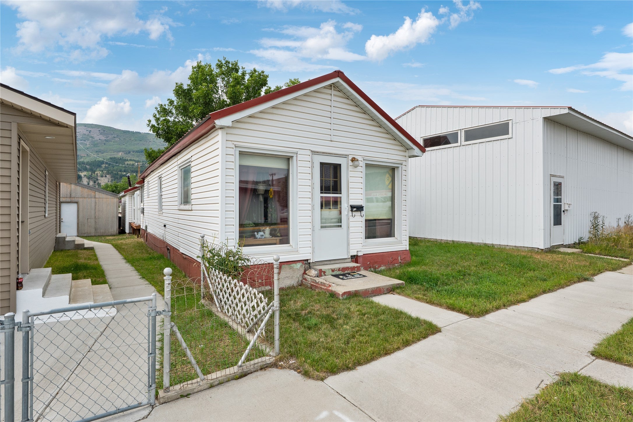 919 E Commercial Avenue