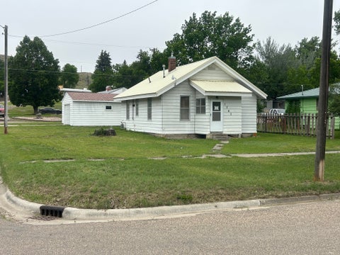 Photo of 1702 Chouteau Street, Fort Benton, MT 59442 (MLS # 30073231)
