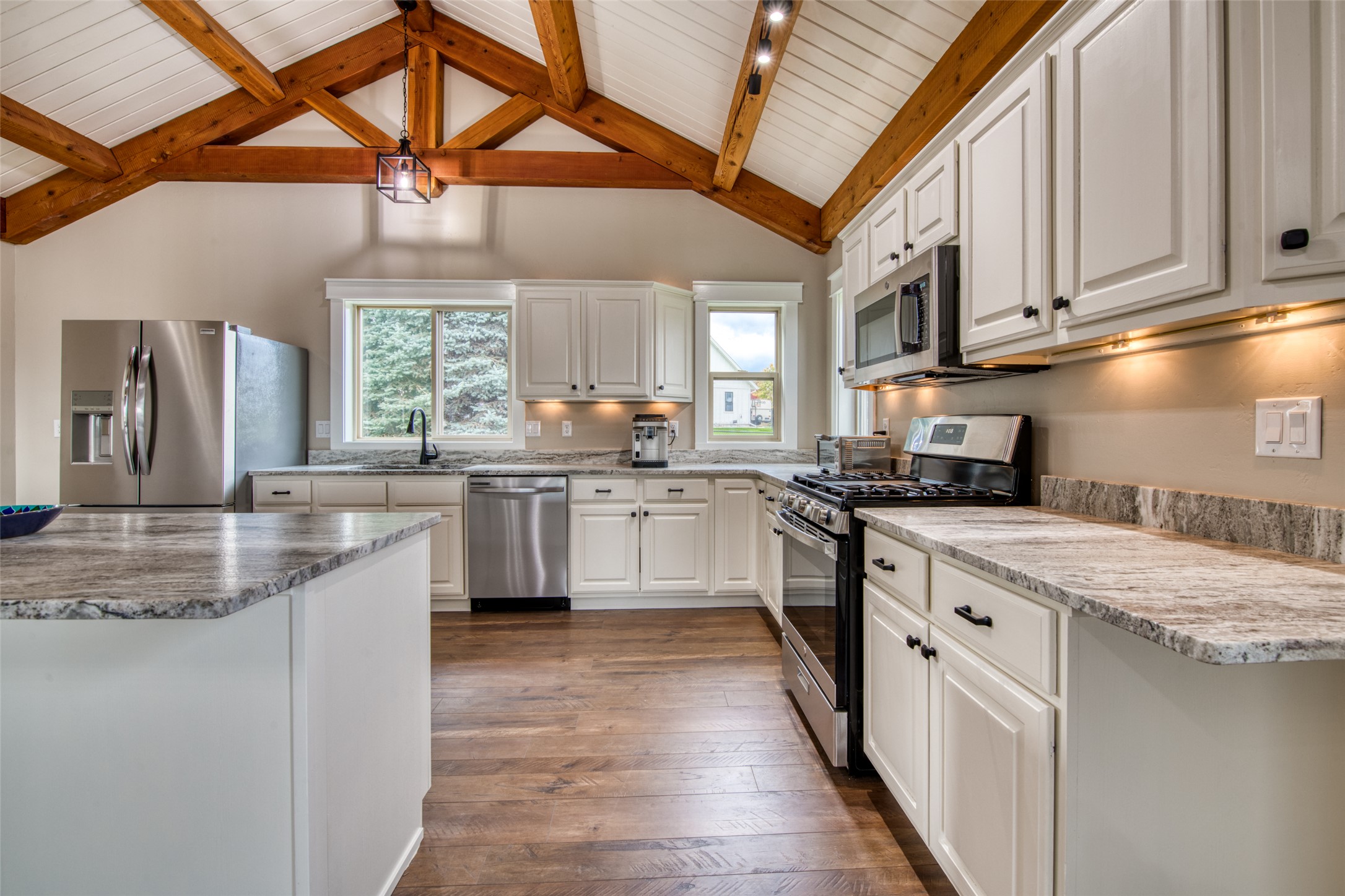 Hamilton, Montana 59840, United States, 3 Bedrooms Bedrooms, ,2 BathroomsBathrooms,Residential,Active,221208