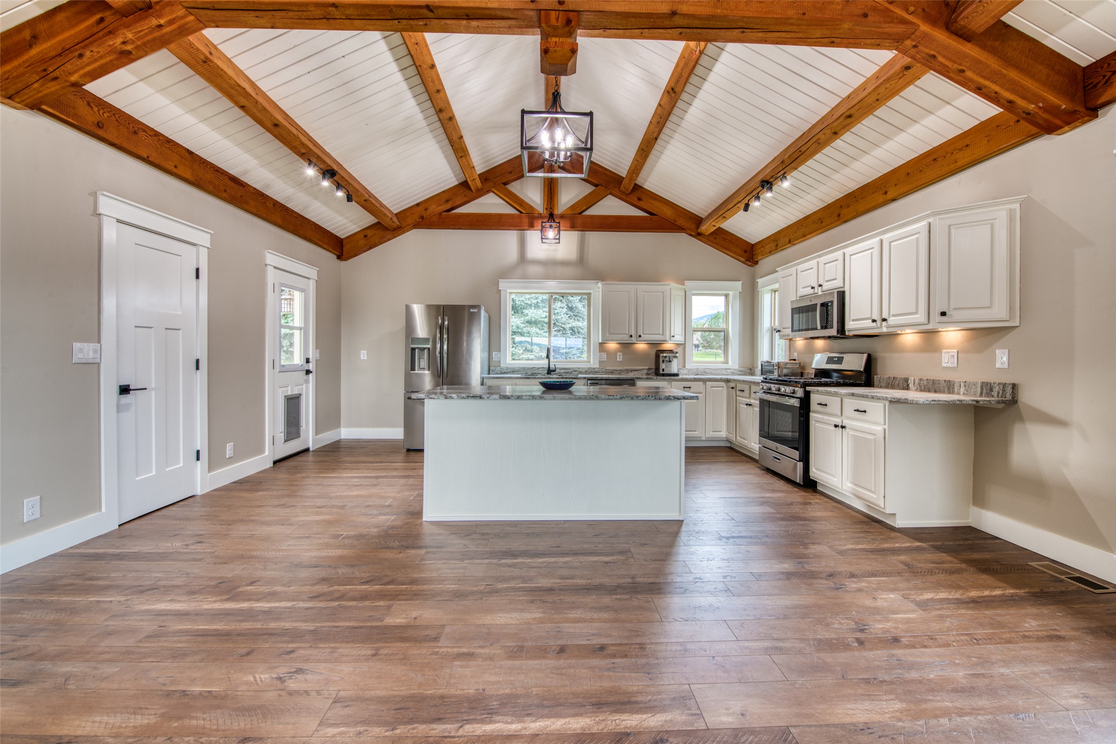 Hamilton, Montana 59840, United States, 3 Bedrooms Bedrooms, ,2 BathroomsBathrooms,Residential,Active,221208