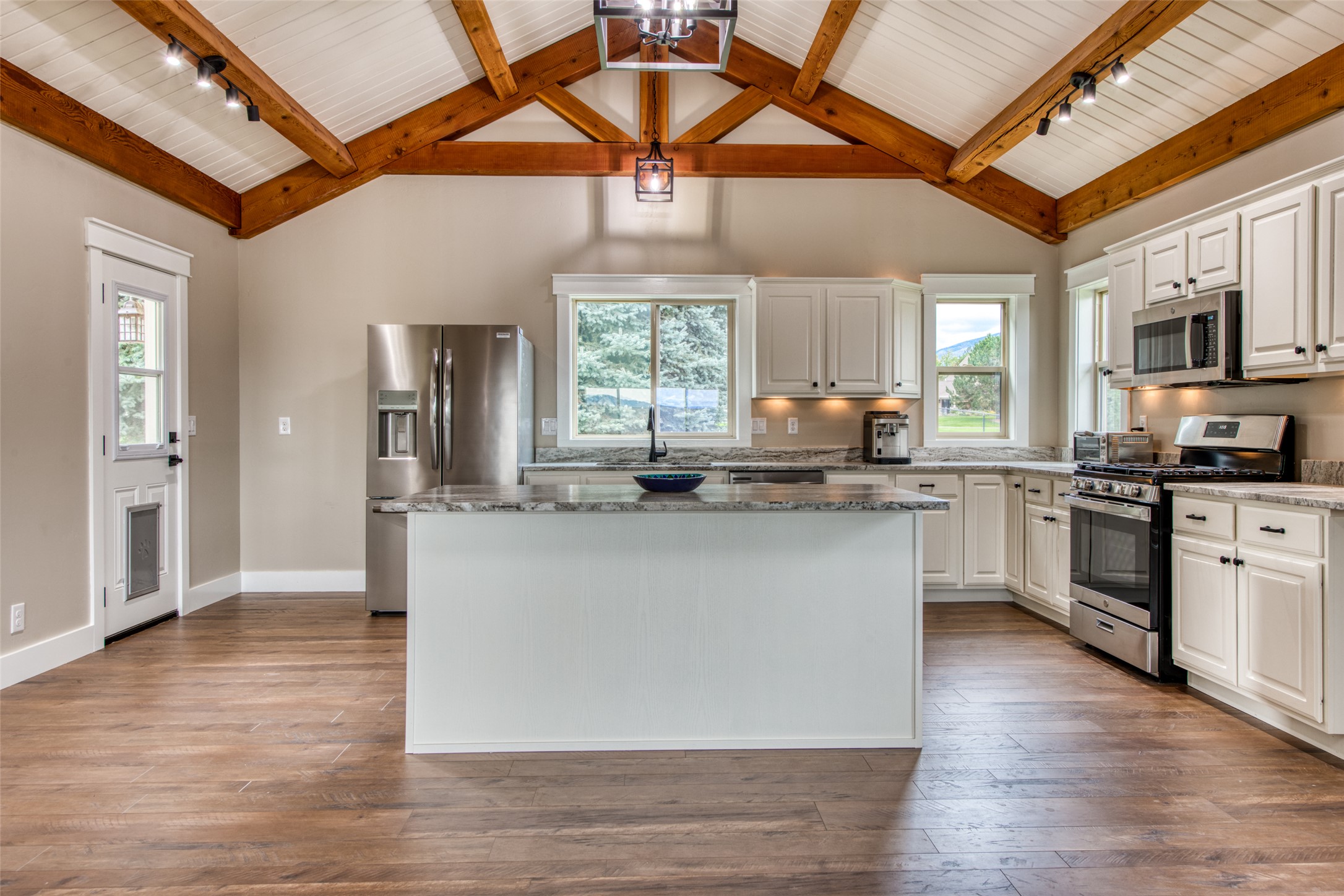 Hamilton, Montana 59840, United States, 3 Bedrooms Bedrooms, ,2 BathroomsBathrooms,Residential,Active,221208