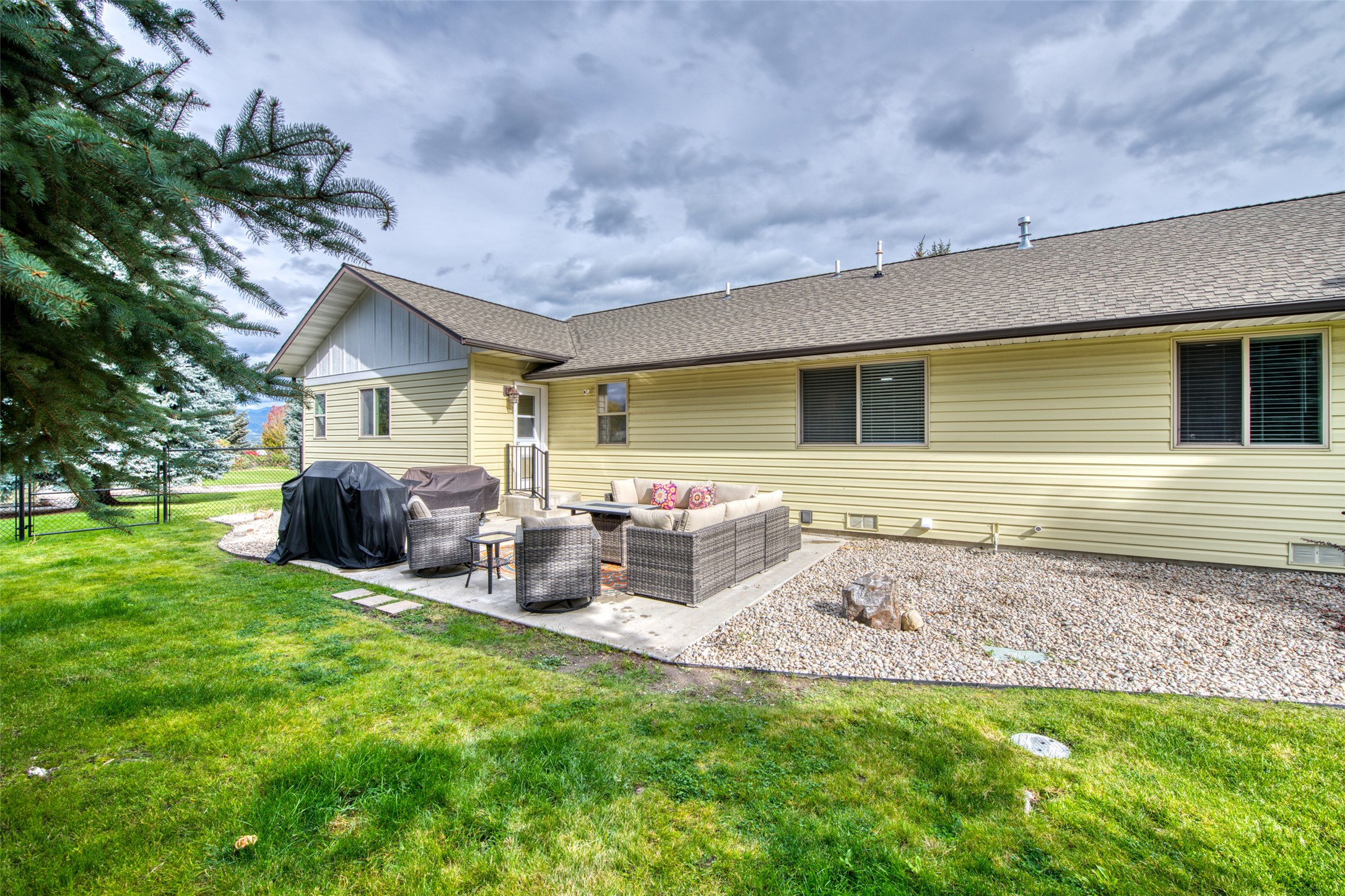 Hamilton, Montana 59840, United States, 3 Bedrooms Bedrooms, ,2 BathroomsBathrooms,Residential,Active,221208