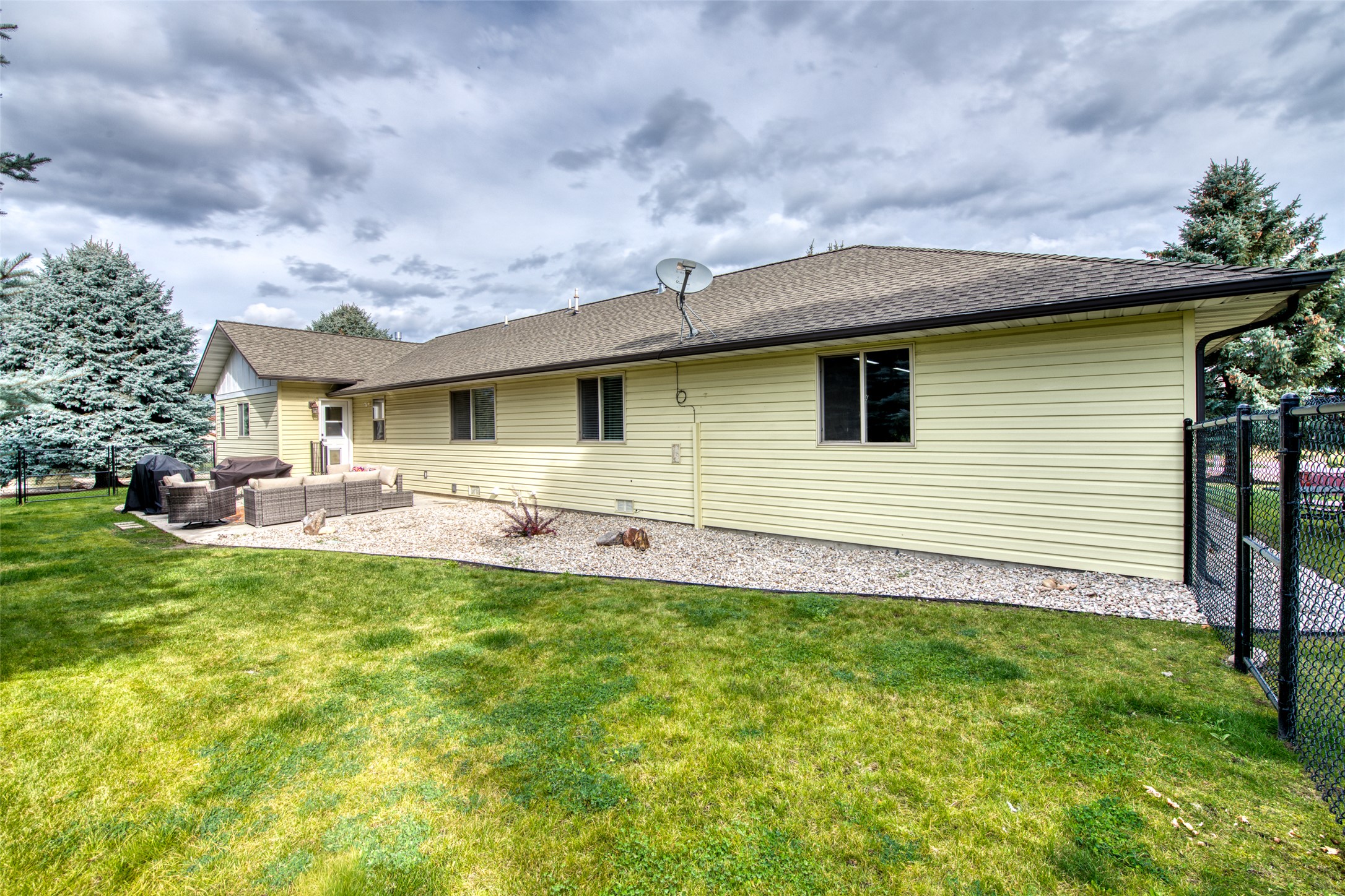 Hamilton, Montana 59840, United States, 3 Bedrooms Bedrooms, ,2 BathroomsBathrooms,Residential,Active,221208