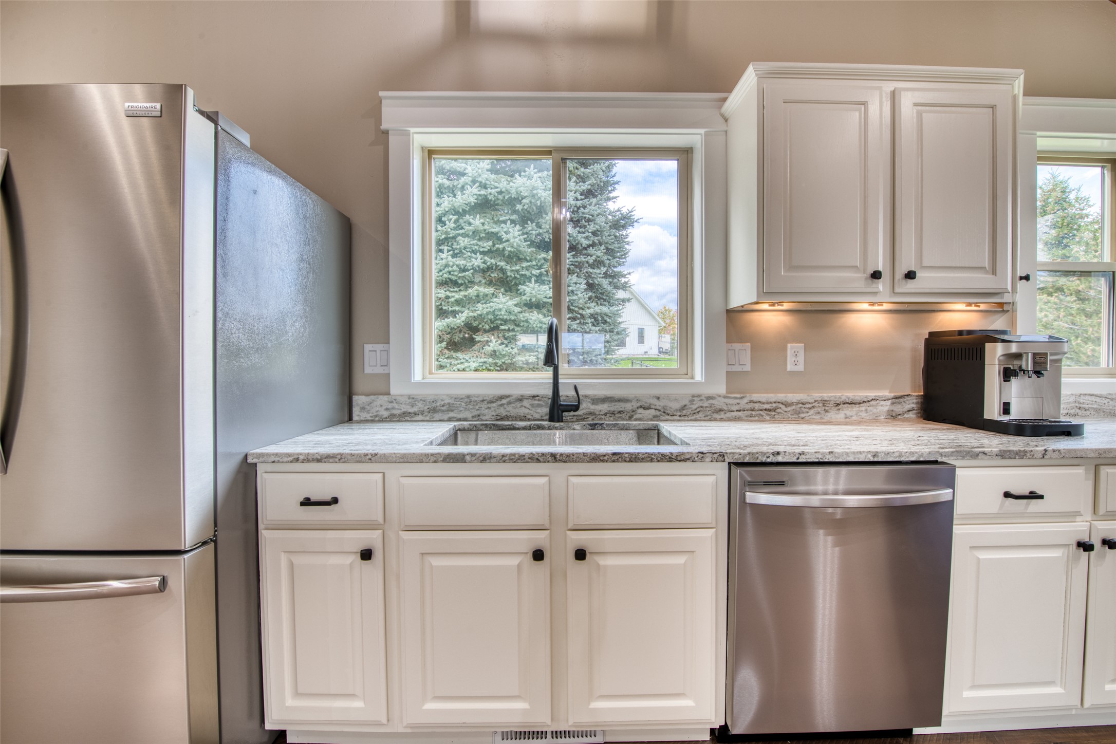 Hamilton, Montana 59840, United States, 3 Bedrooms Bedrooms, ,2 BathroomsBathrooms,Residential,Active,221208