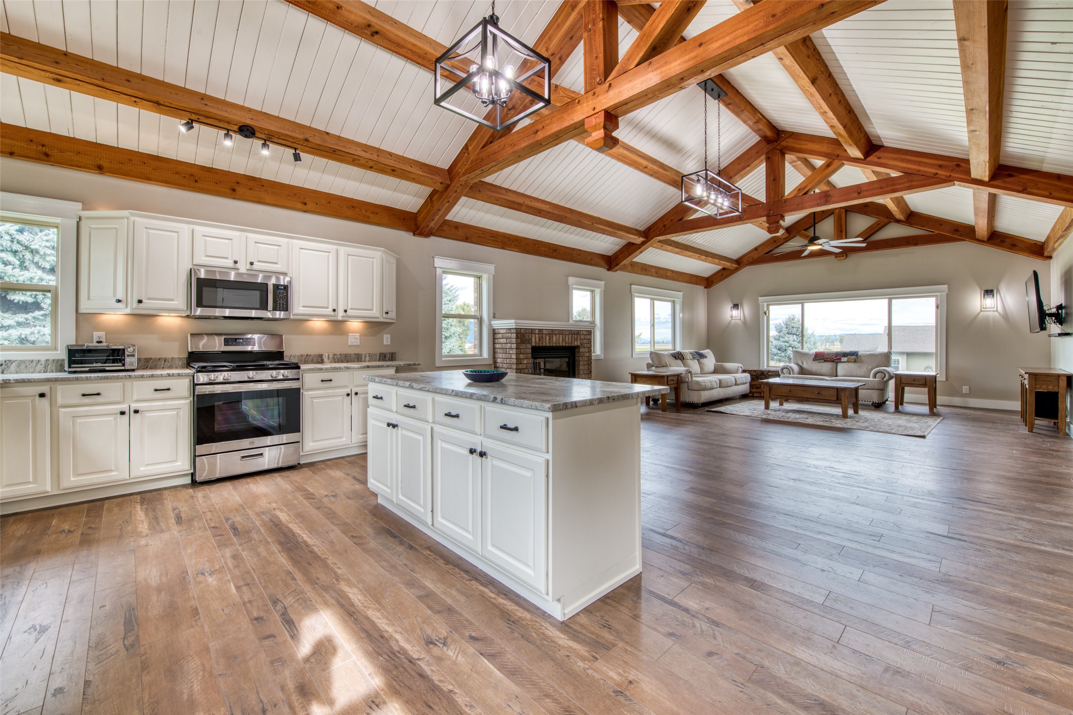 Hamilton, Montana 59840, United States, 3 Bedrooms Bedrooms, ,2 BathroomsBathrooms,Residential,Active,221208