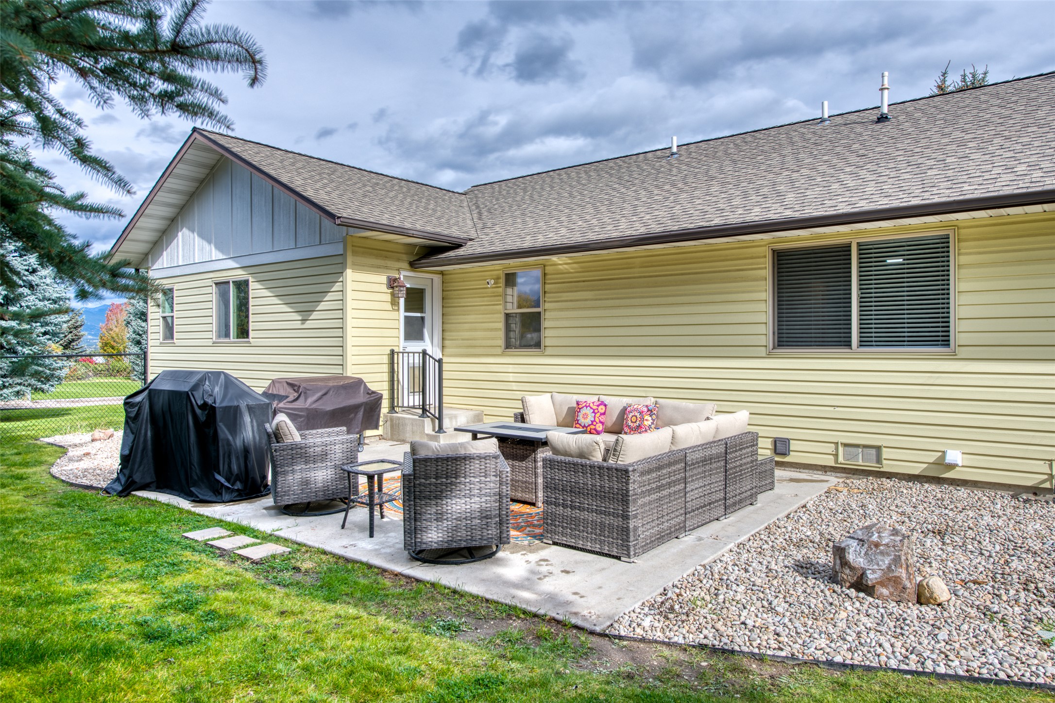 Hamilton, Montana 59840, United States, 3 Bedrooms Bedrooms, ,2 BathroomsBathrooms,Residential,Active,221208