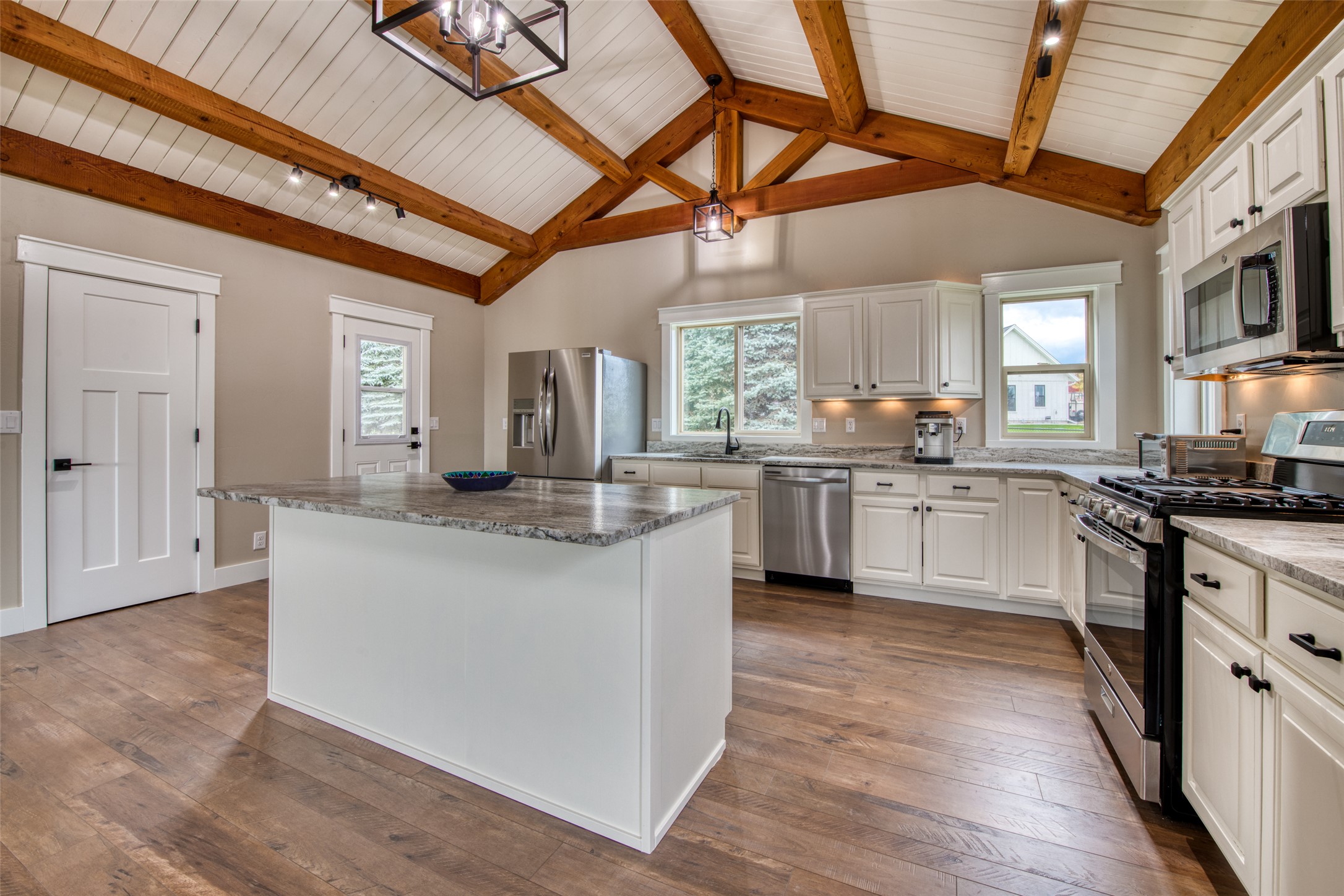 Hamilton, Montana 59840, United States, 3 Bedrooms Bedrooms, ,2 BathroomsBathrooms,Residential,Active,221208